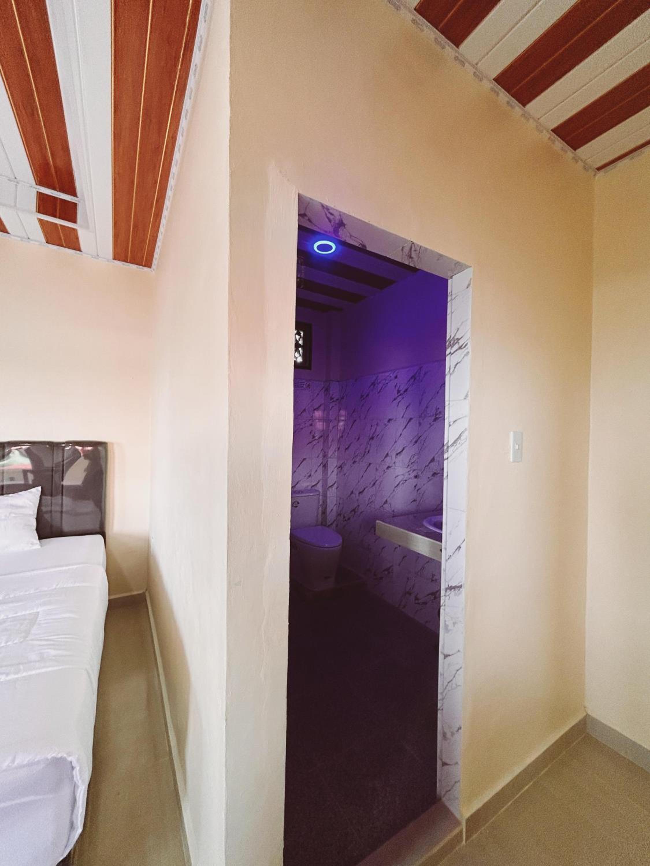 Deluxe Twin Room with Sea View - Photo 9