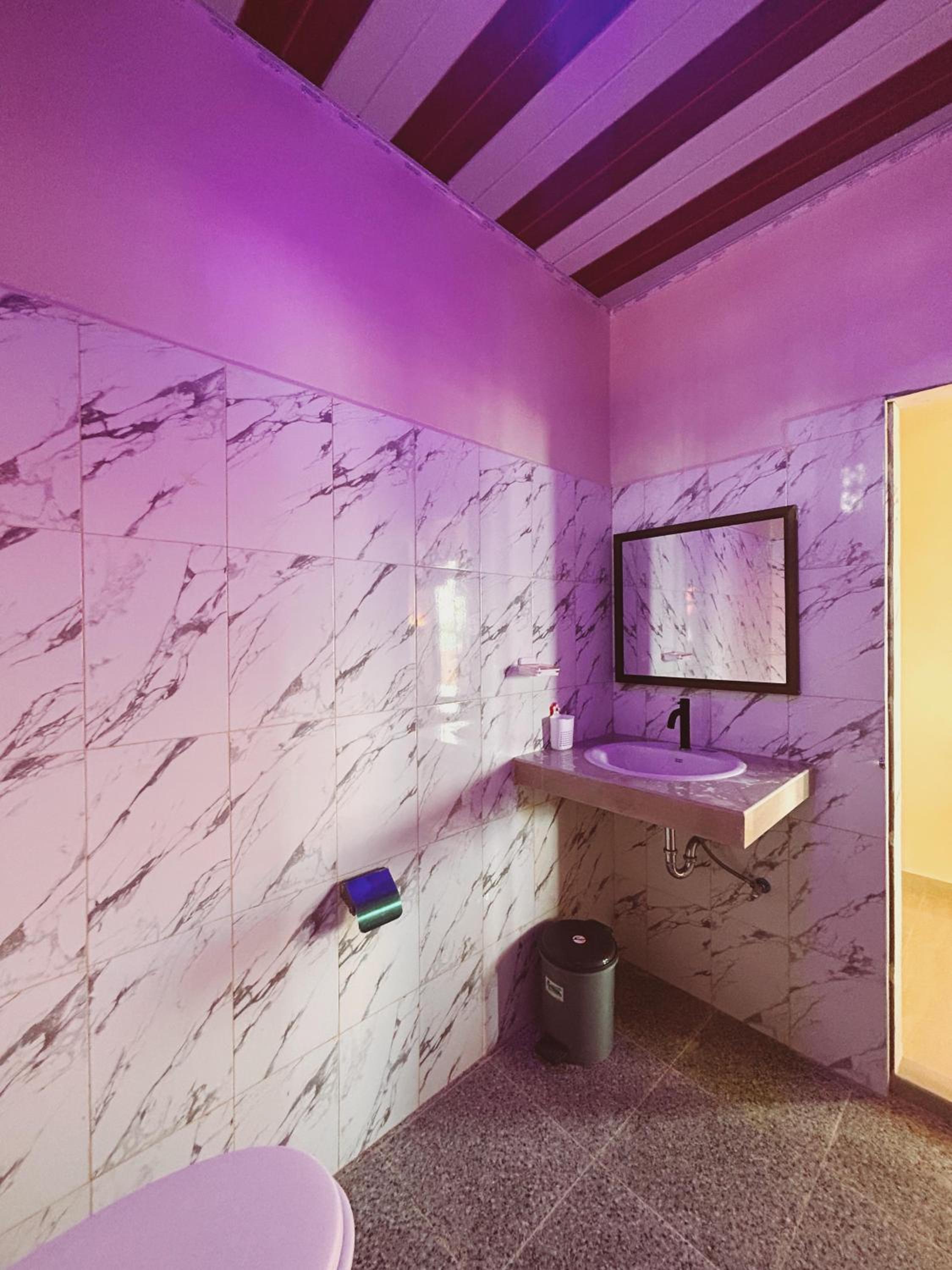 Deluxe Twin Room with Sea View - Photo 6