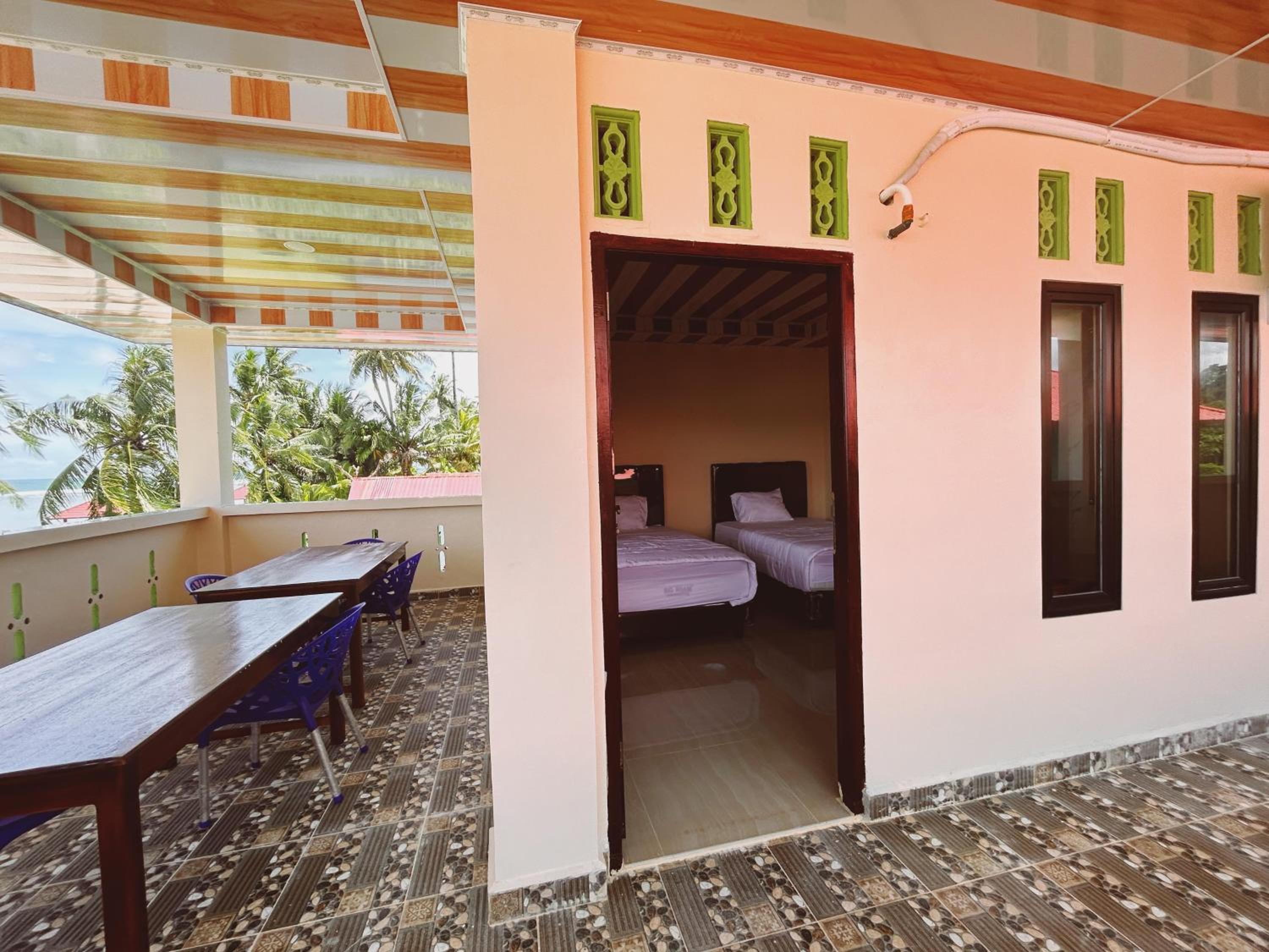 Deluxe Twin Room with Sea View - Photo 12