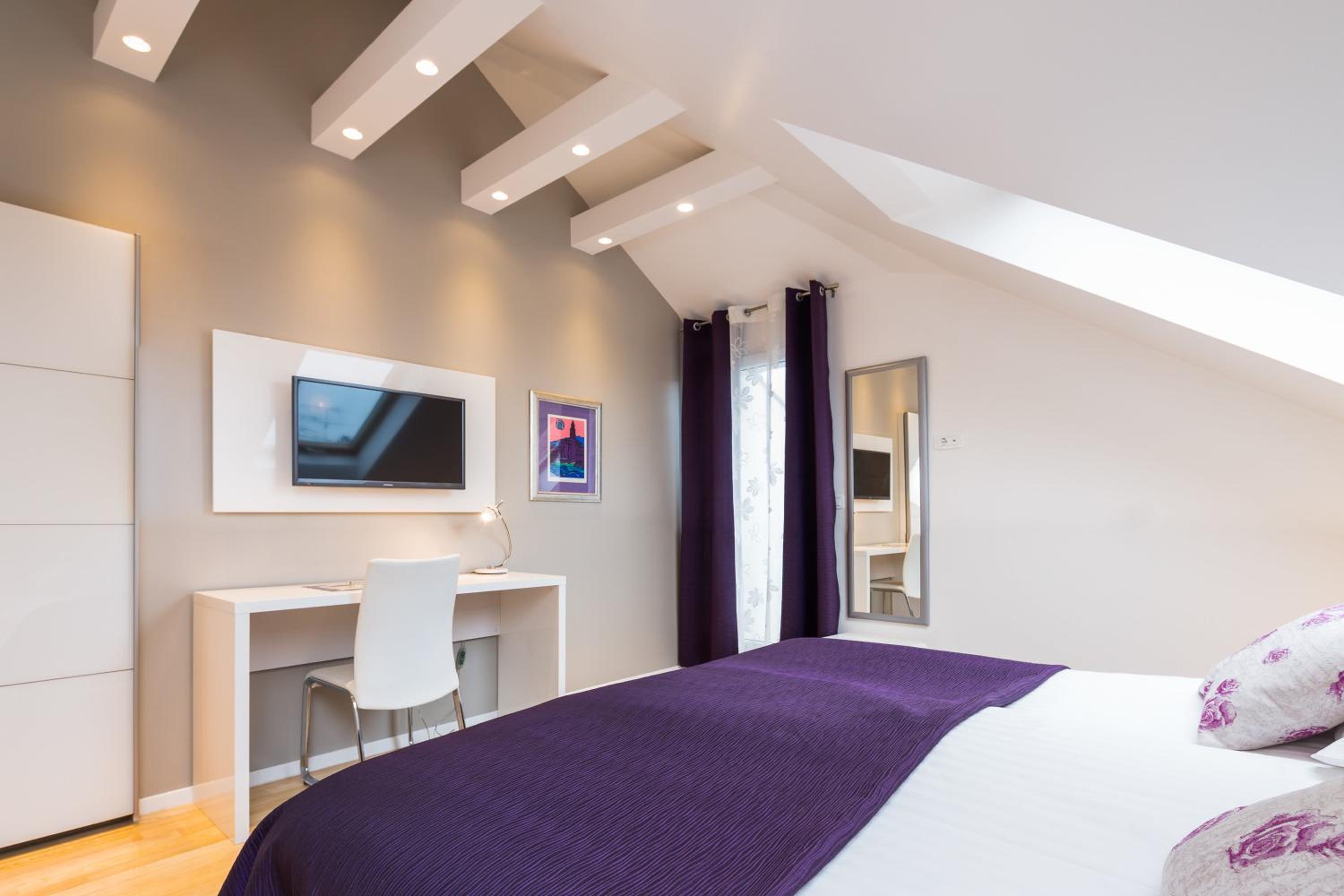 Deluxe Double Room with Balcony photo 1