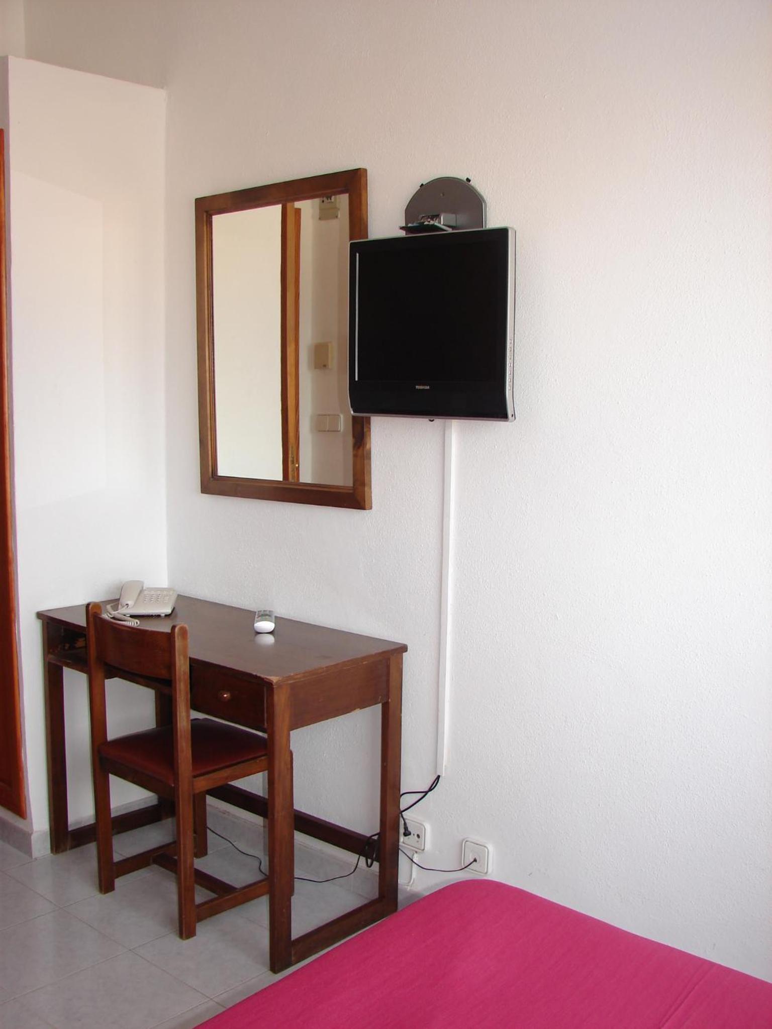 Double or Twin Room photo 3