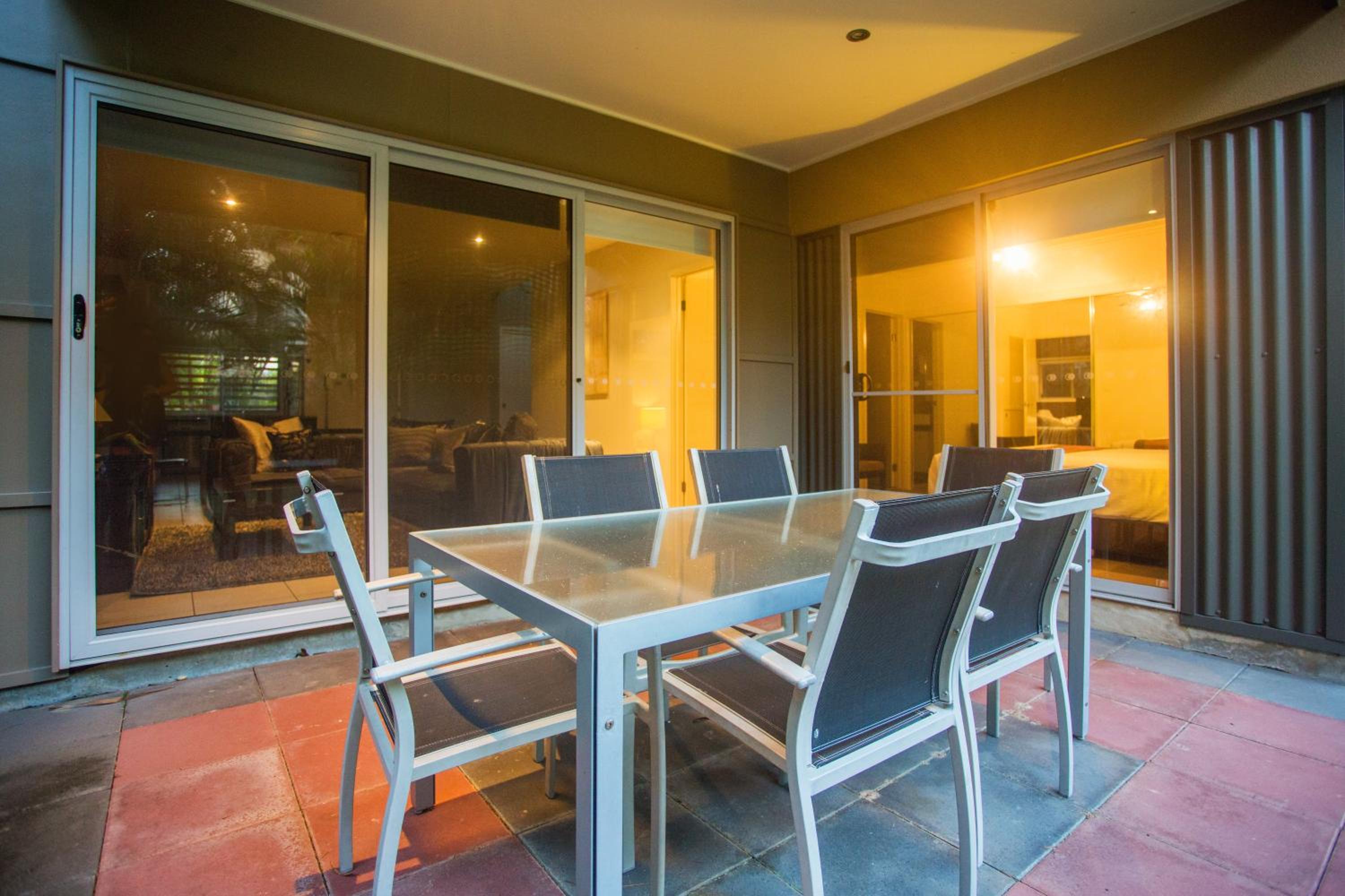 Three-Bedroom Classic Villa - Photo 4