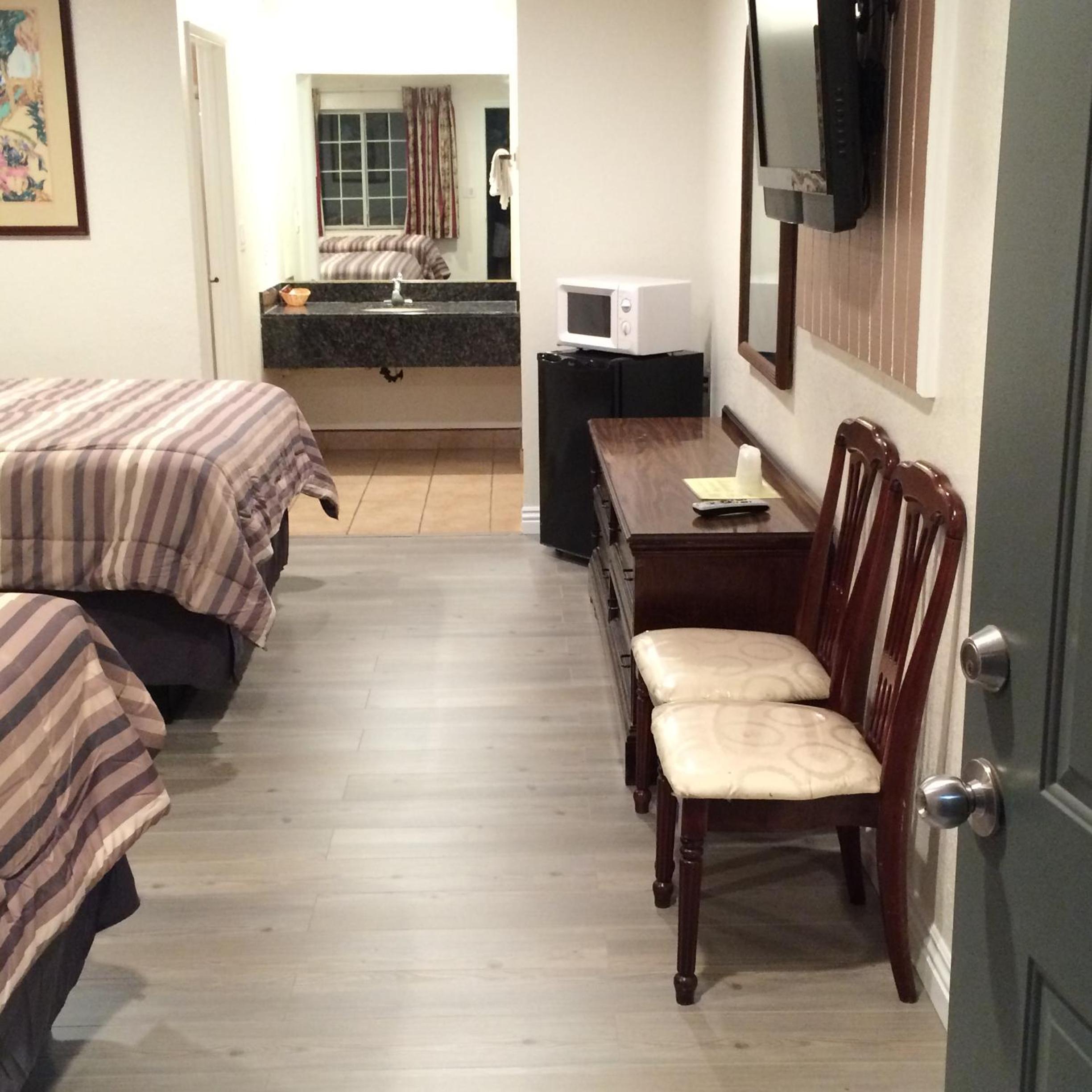Double Room with Two Double Beds photo 3