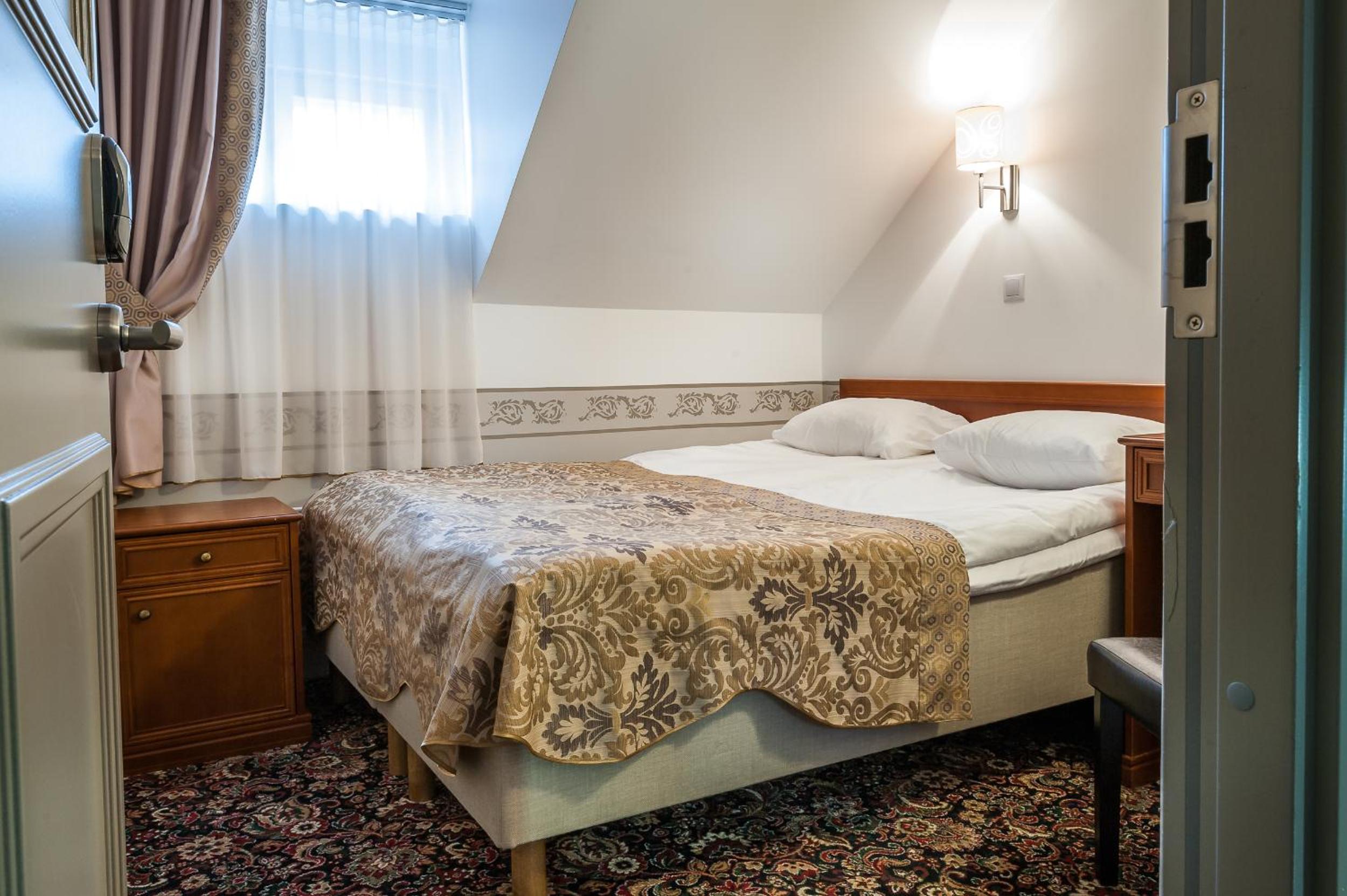 Small Double/Twin Room photo 1