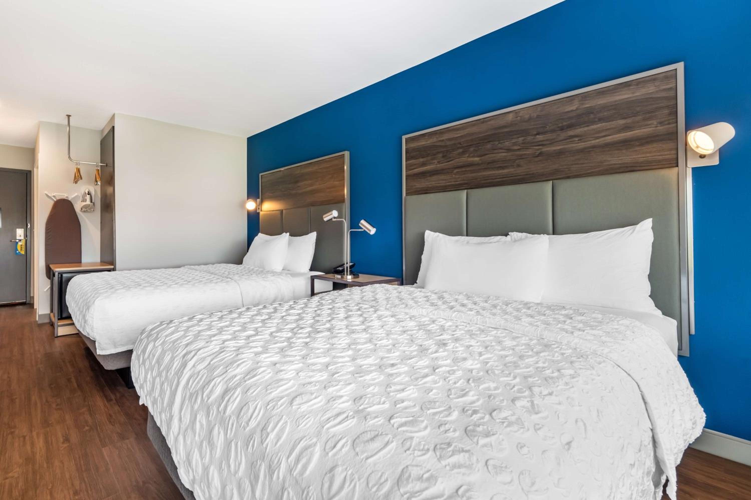 Queen Room with Two Queen Beds - Photo 1