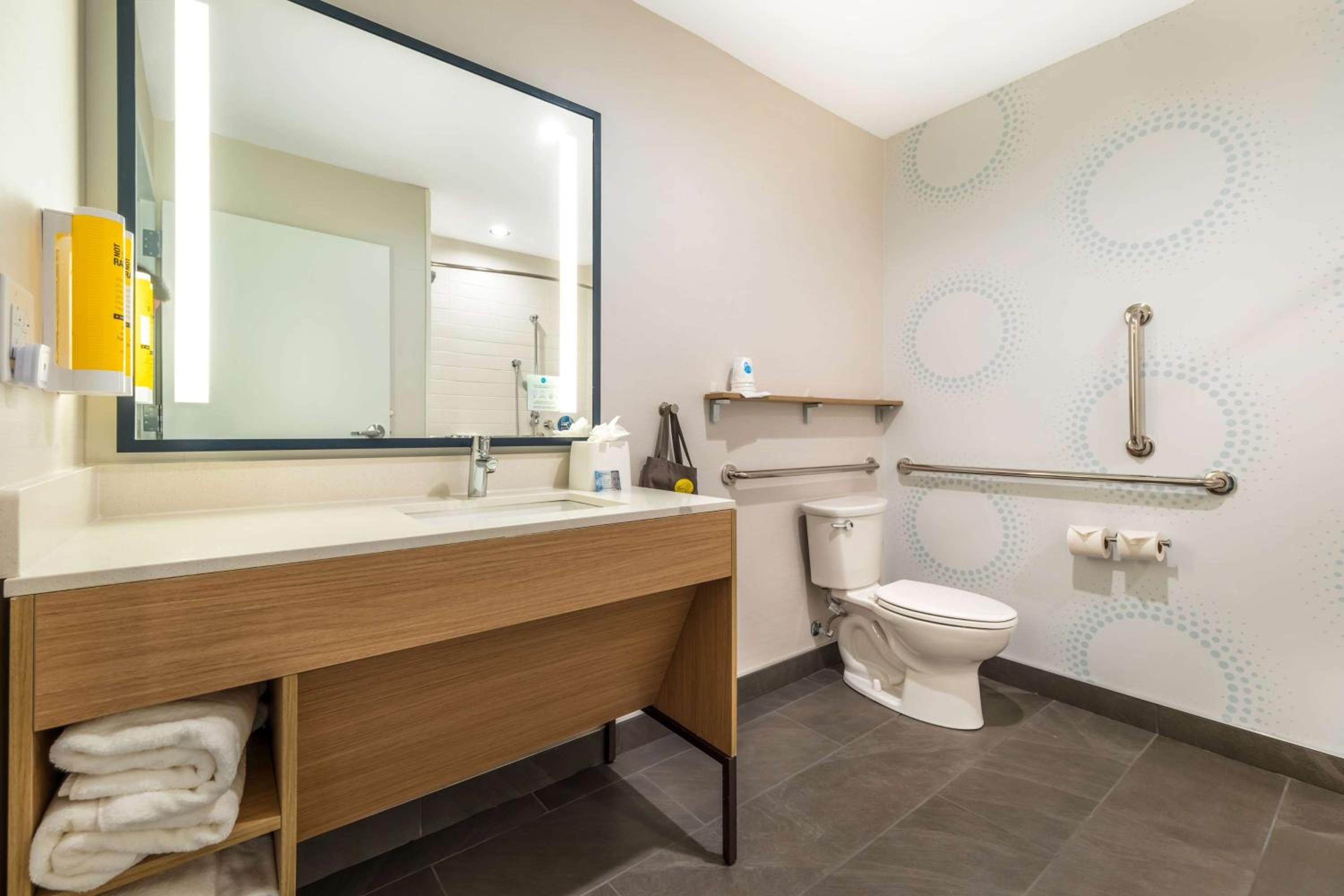 King Room with Walk-In Shower - Photo 1