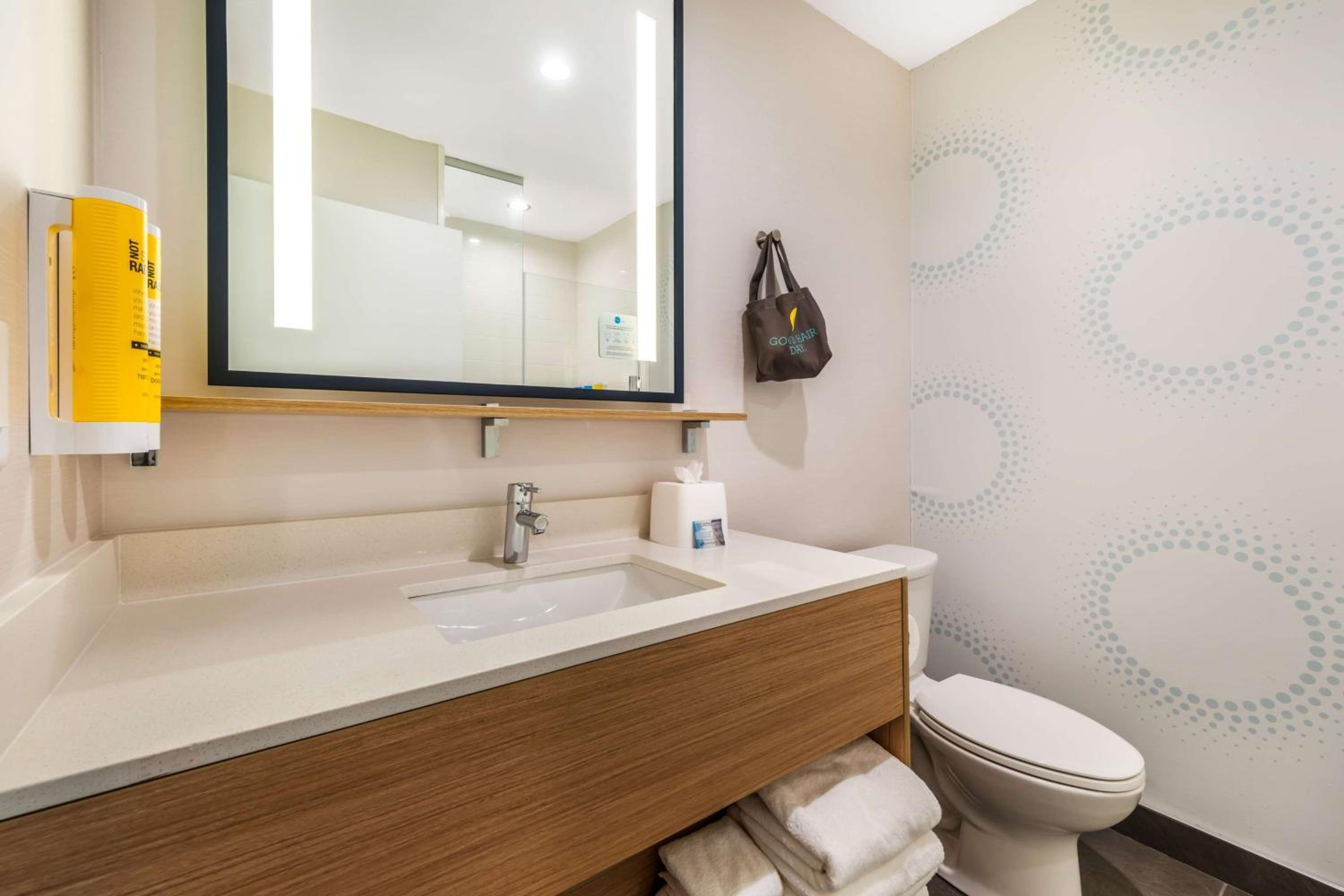 King Room with Walk-In Shower - Photo 2