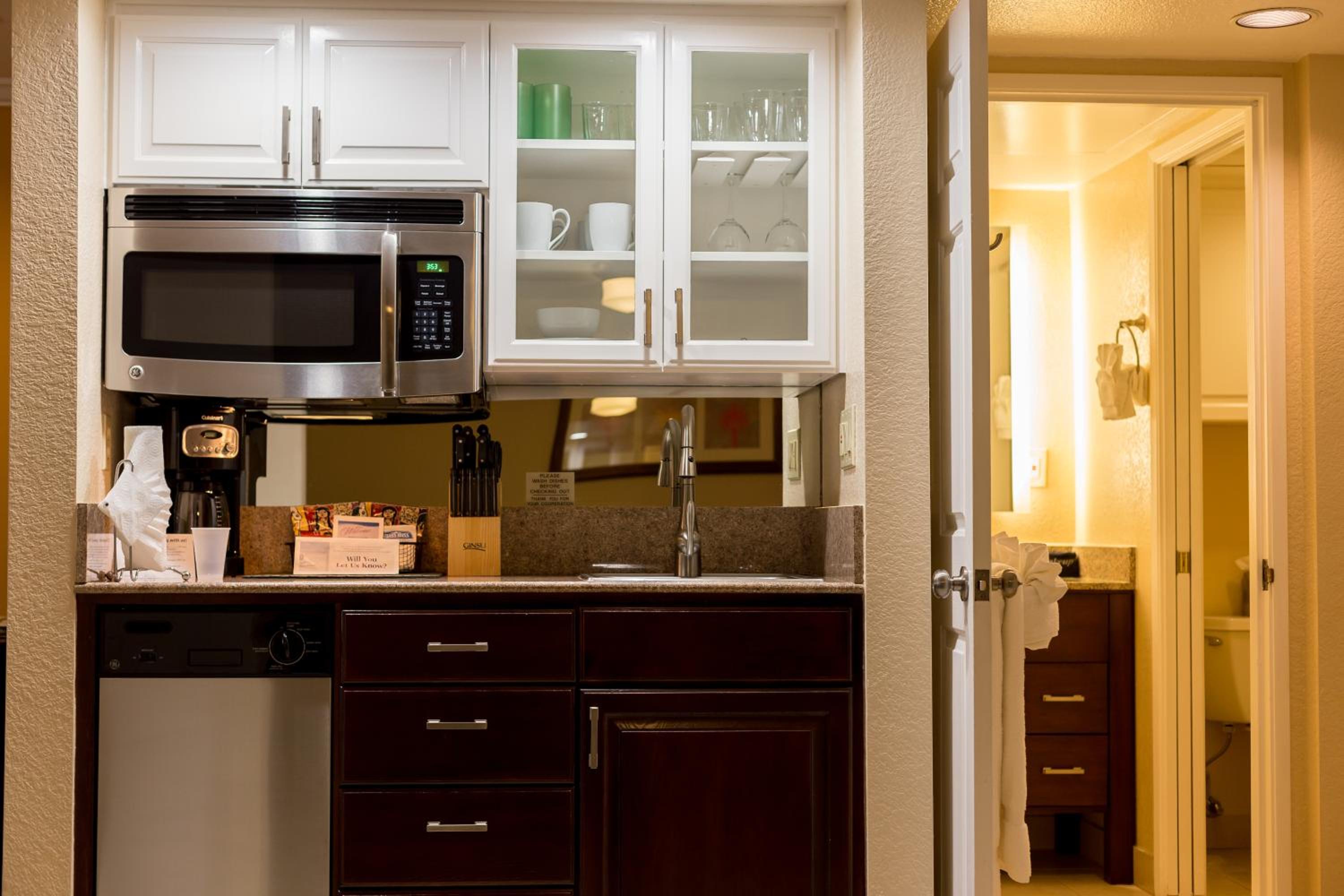 One-Bedroom Suite - Photo 13