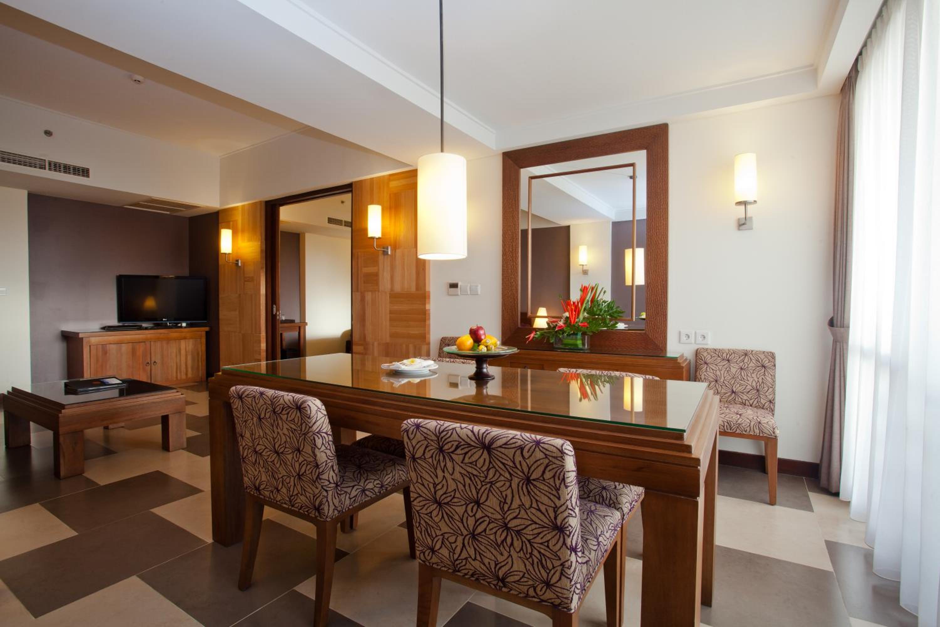 Suite - Photo 7