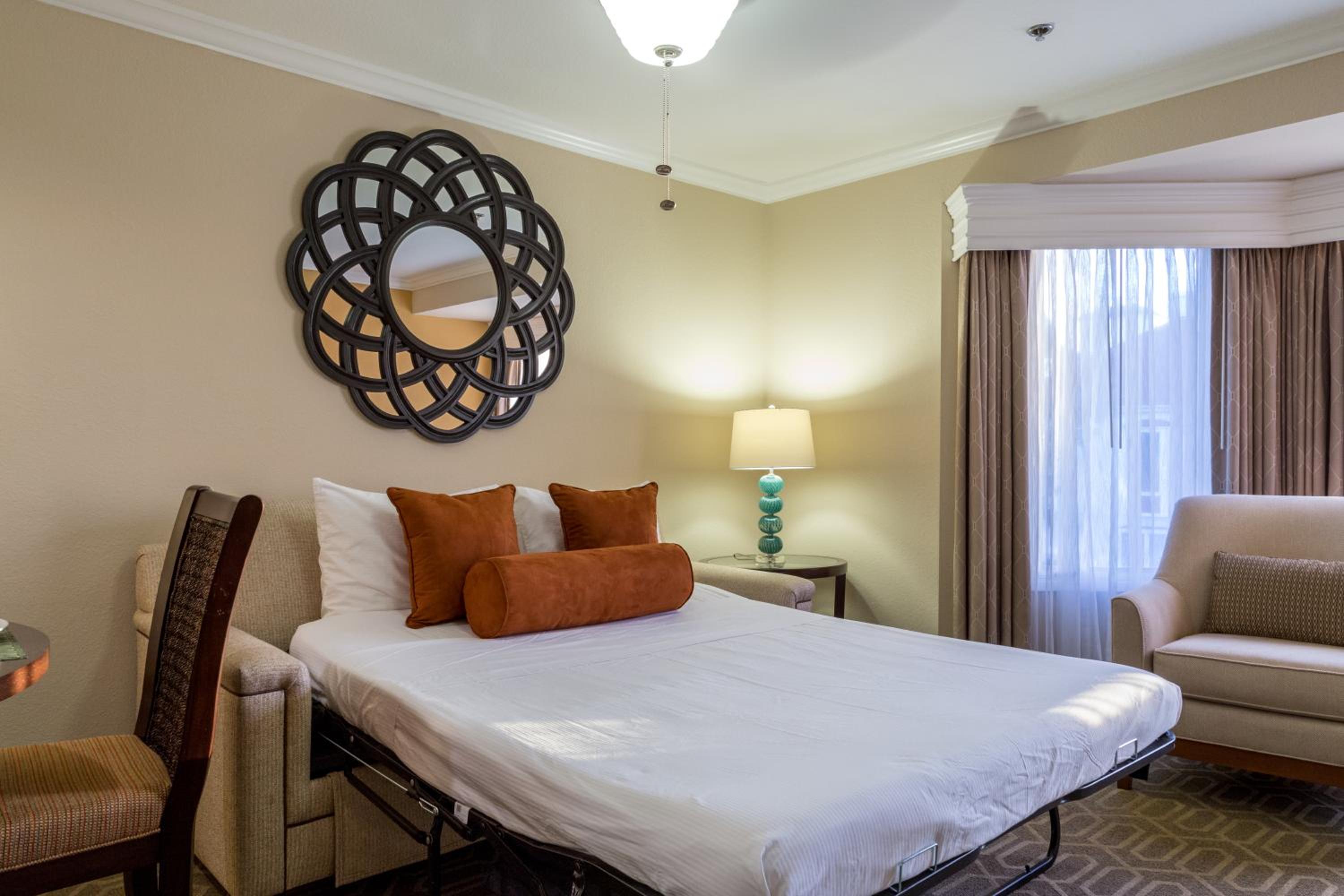 One-Bedroom Suite - Photo 6