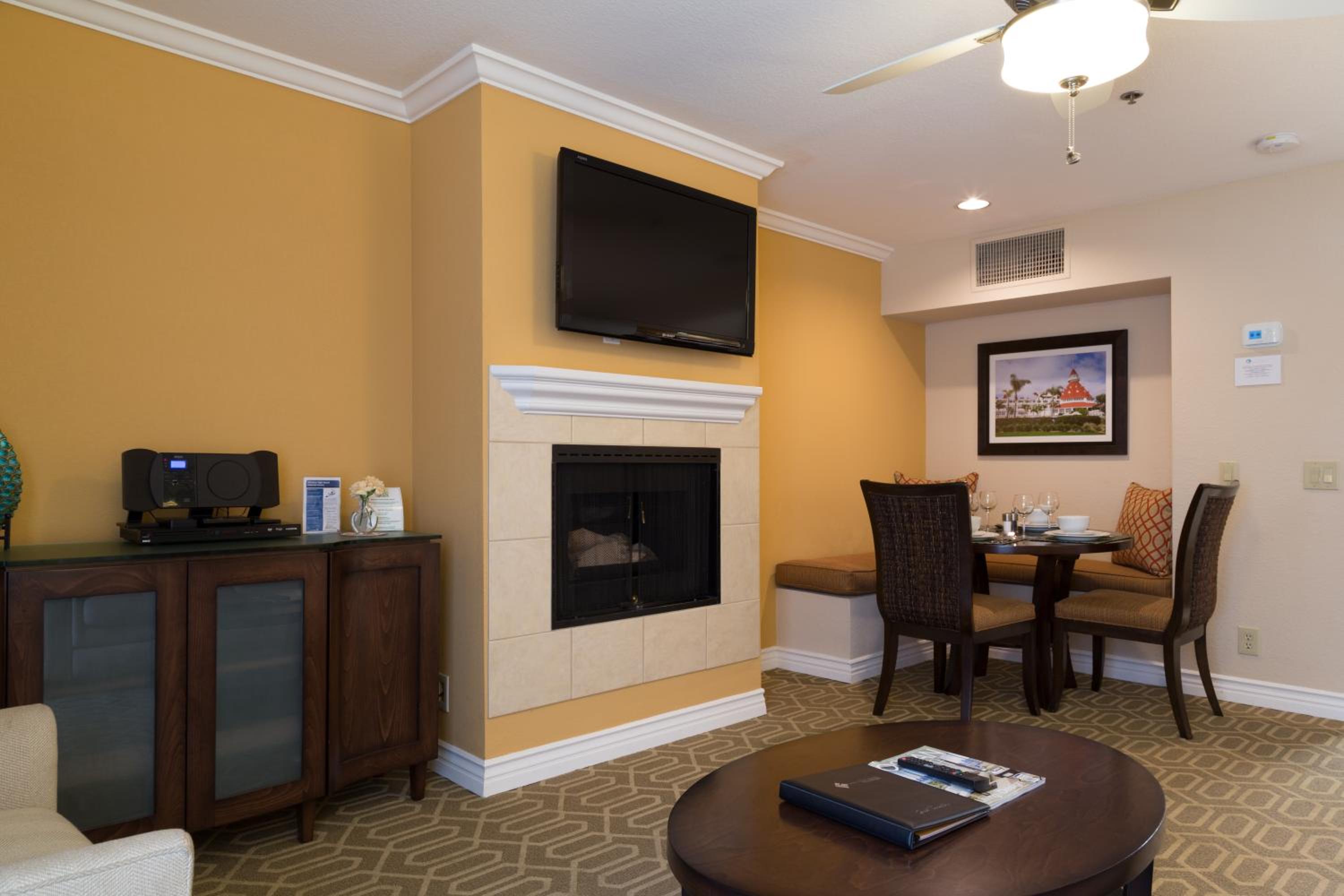 One-Bedroom Suite - Photo 3