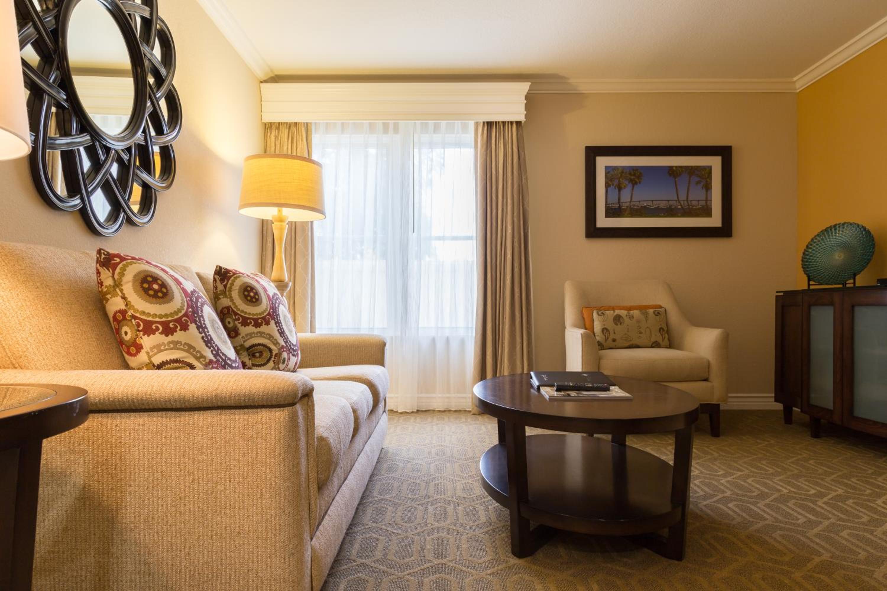 One-Bedroom Suite - Photo 2