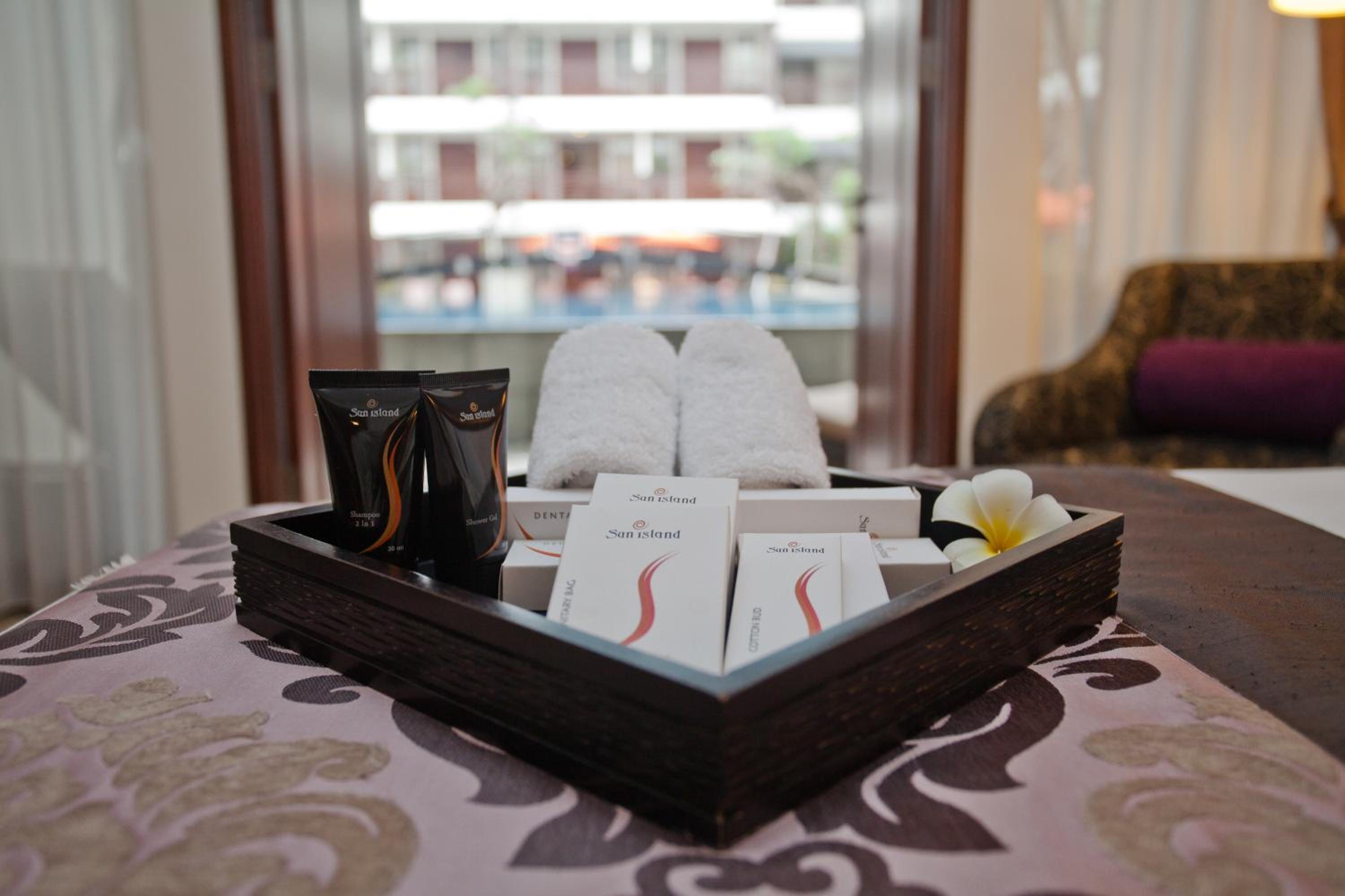 Deluxe Double or Twin Room with Pool Access - Photo 6
