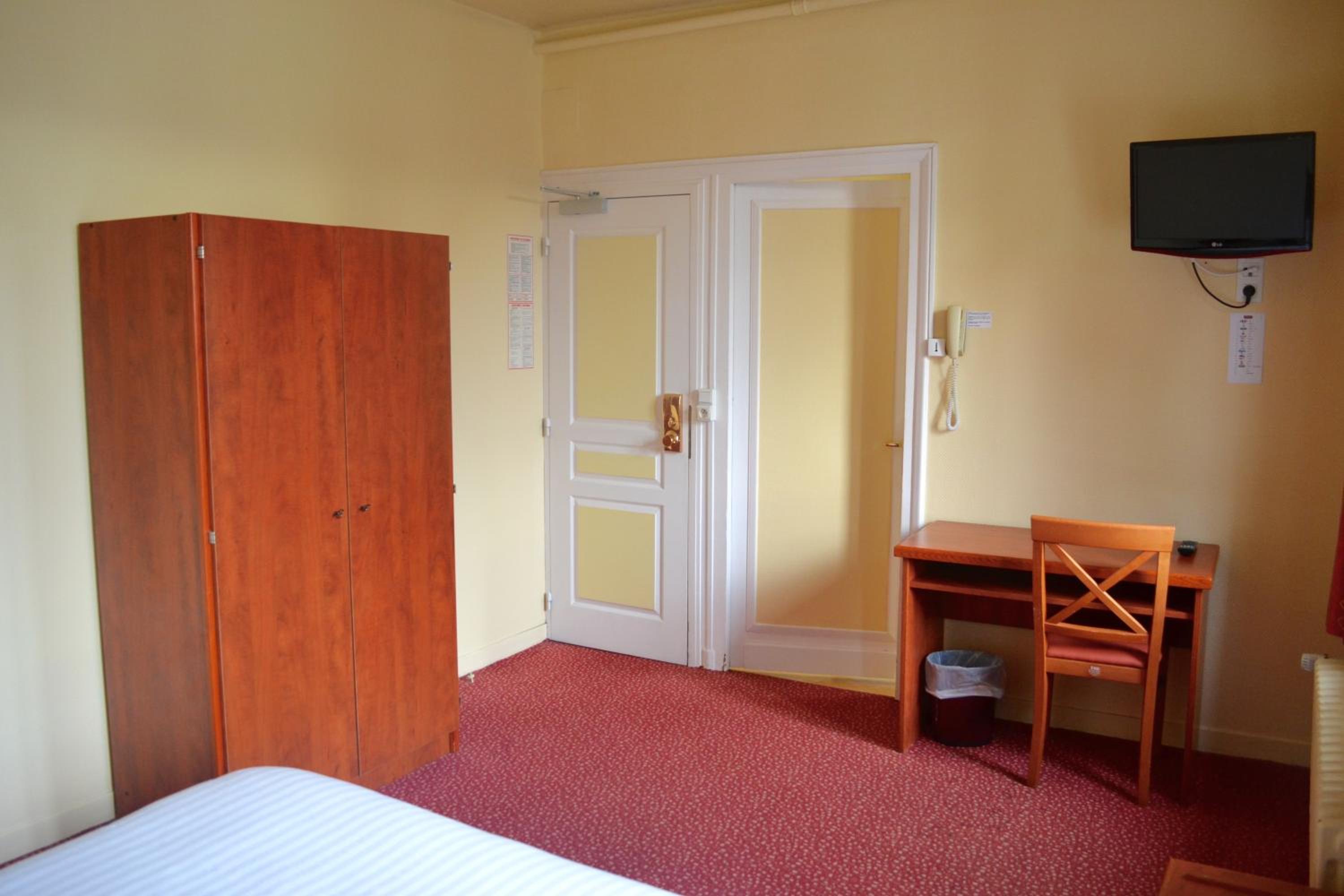 Large Double Room photo 1
