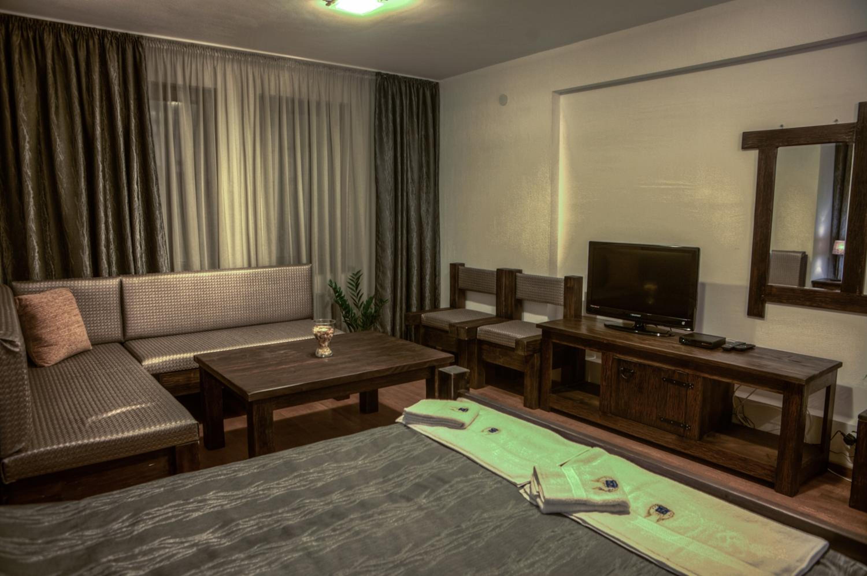 Deluxe Double Room with Extra Bed - Photo 4