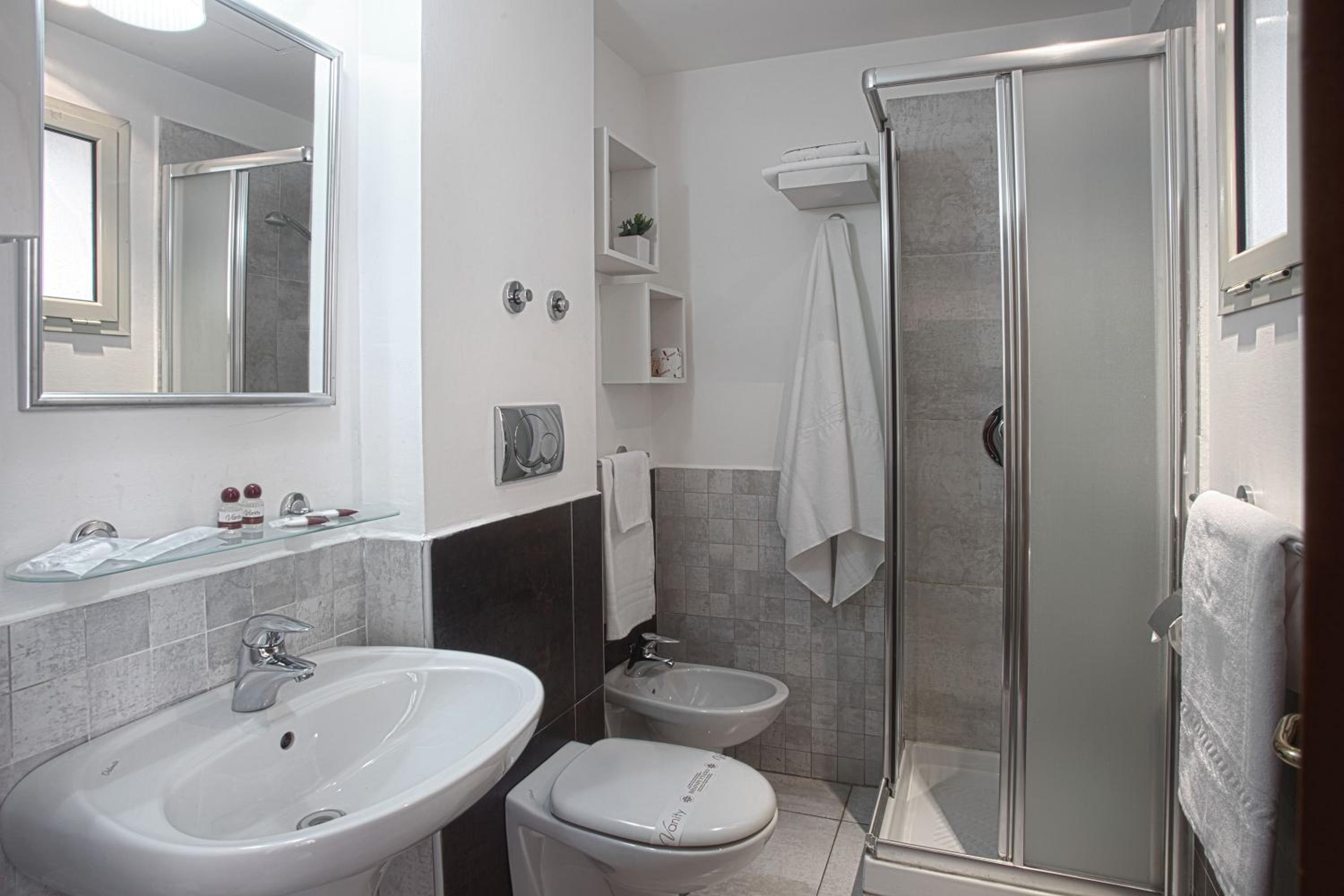 Double or Twin Room photo 3
