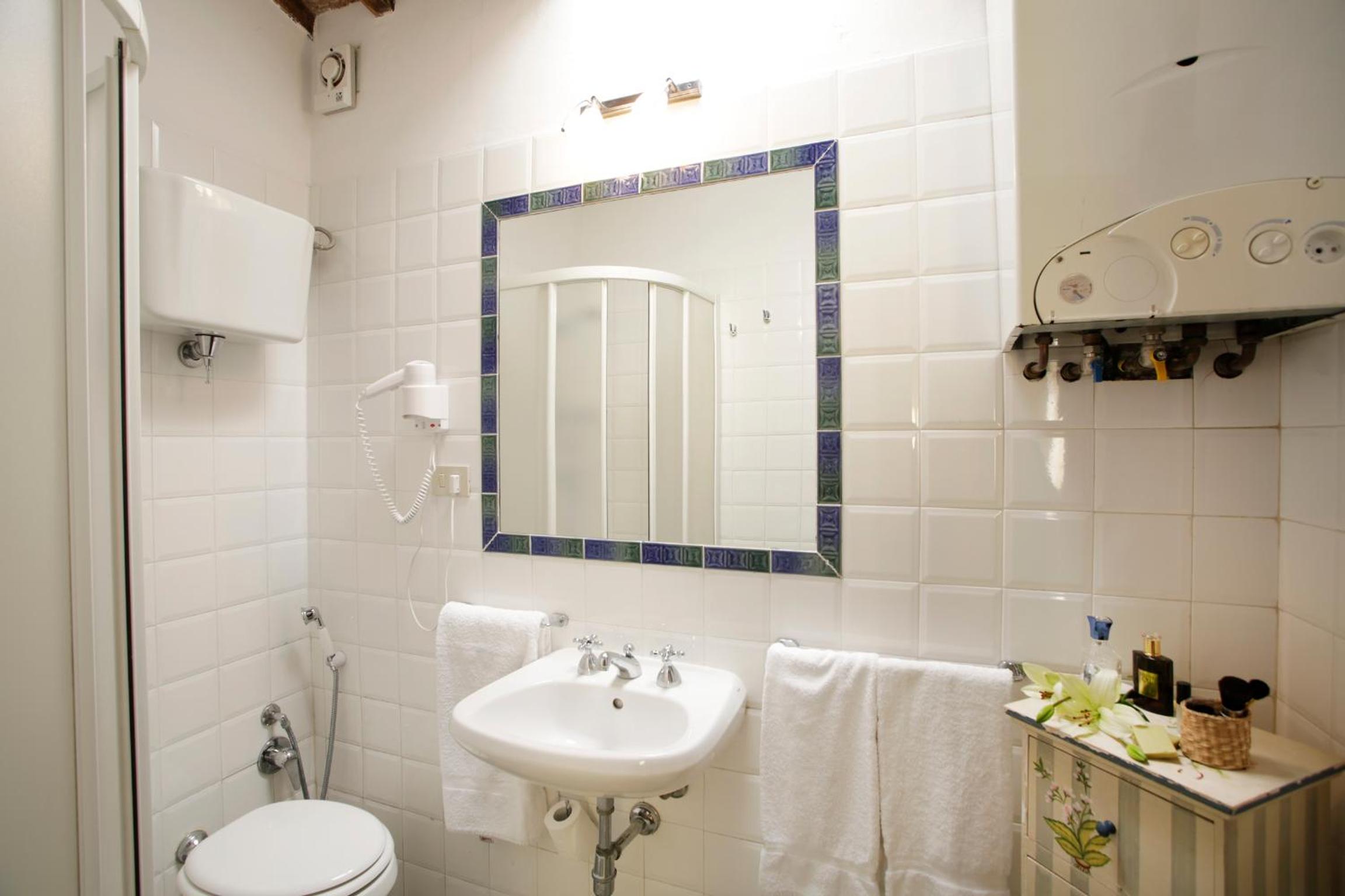 Essential Three-room Apartment - Photo 3