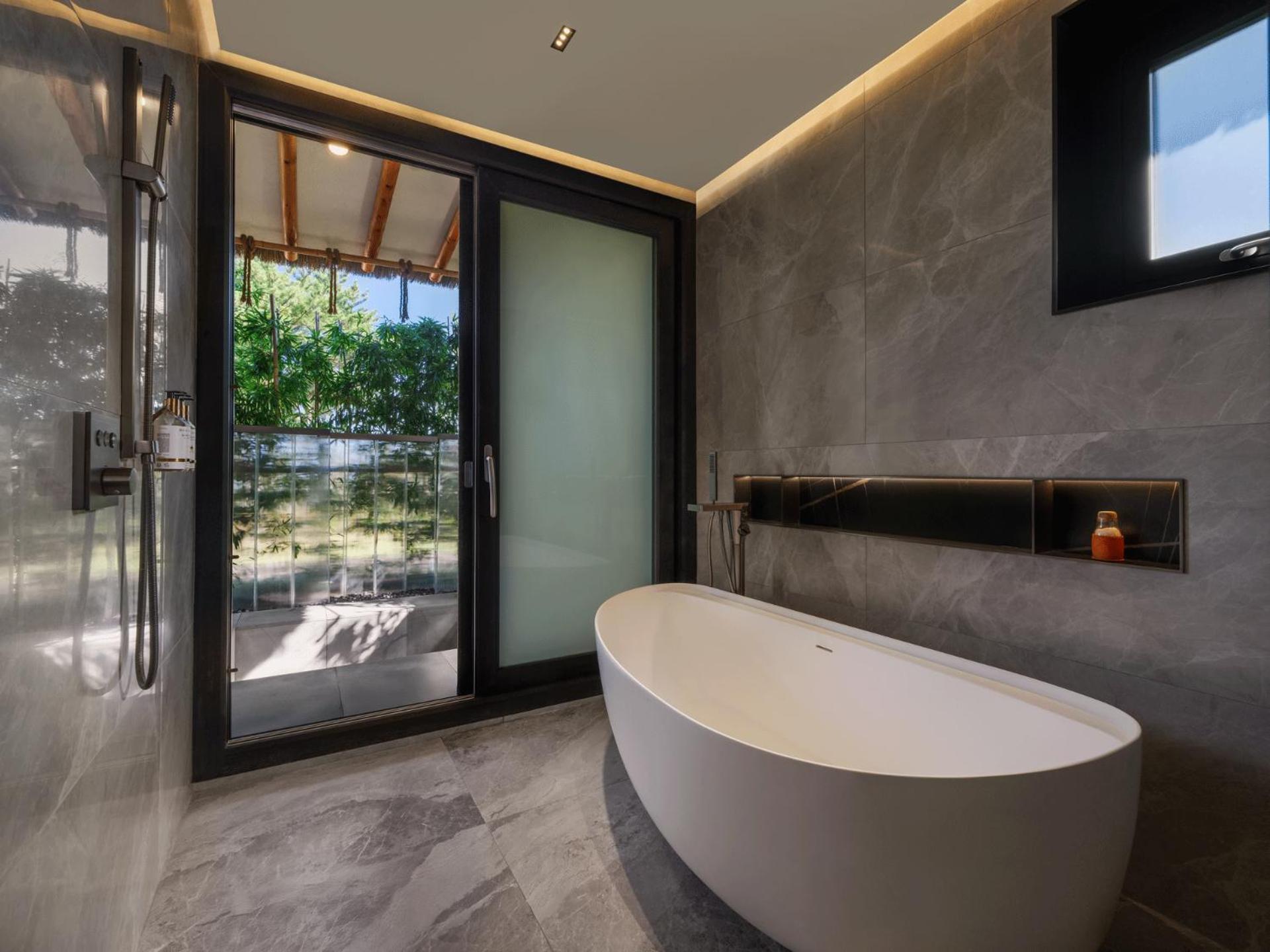 [24hr stay, 7pm check-in & check-out] Forest Garden Double with Private Jacuzzi  - Photo 5