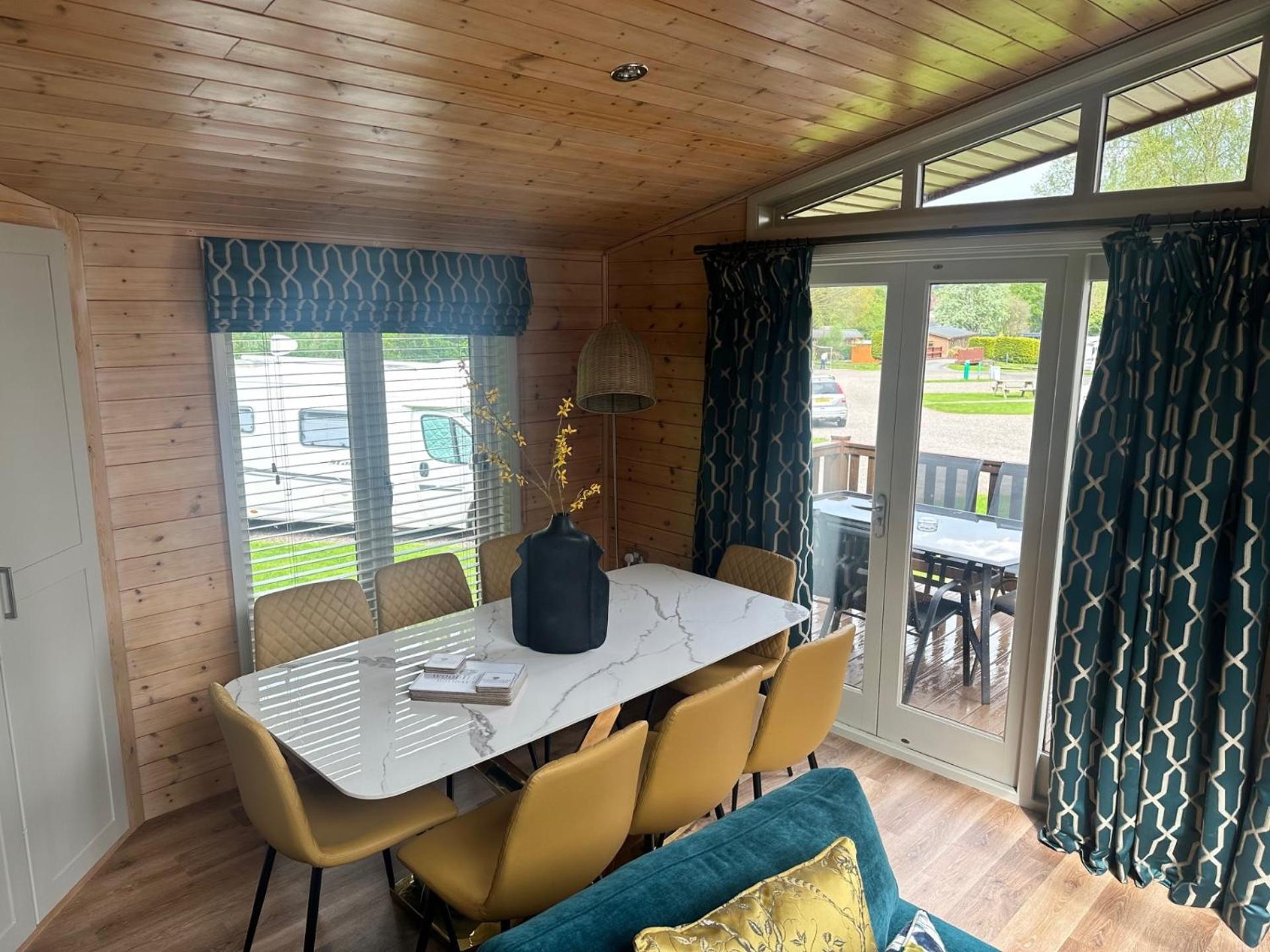 Four Bedroom Deluxe Lodge with Hot Tub photo 2