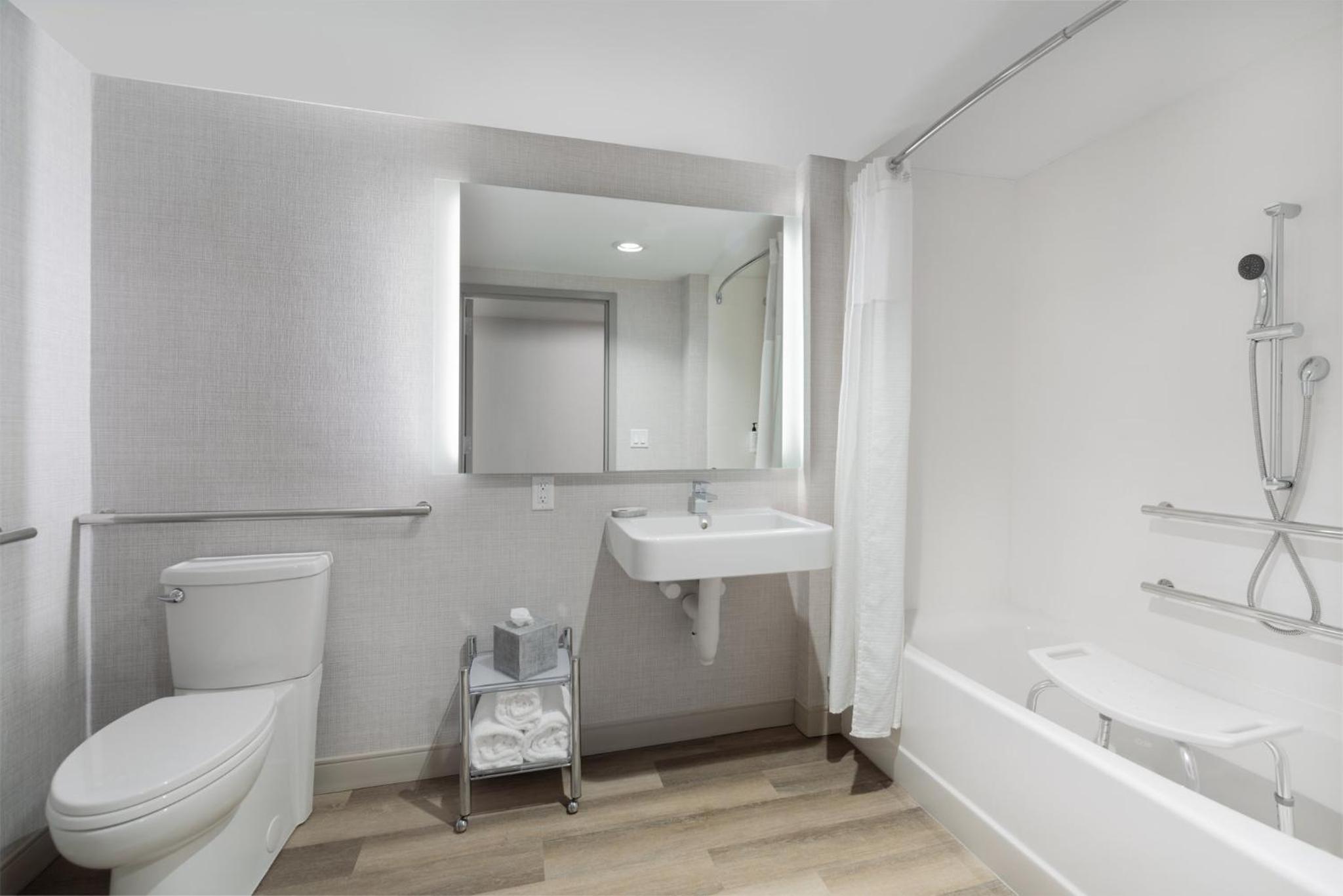 Standard Queen Room with Two Queen Beds and Mobility Accessible Tub - Photo 1
