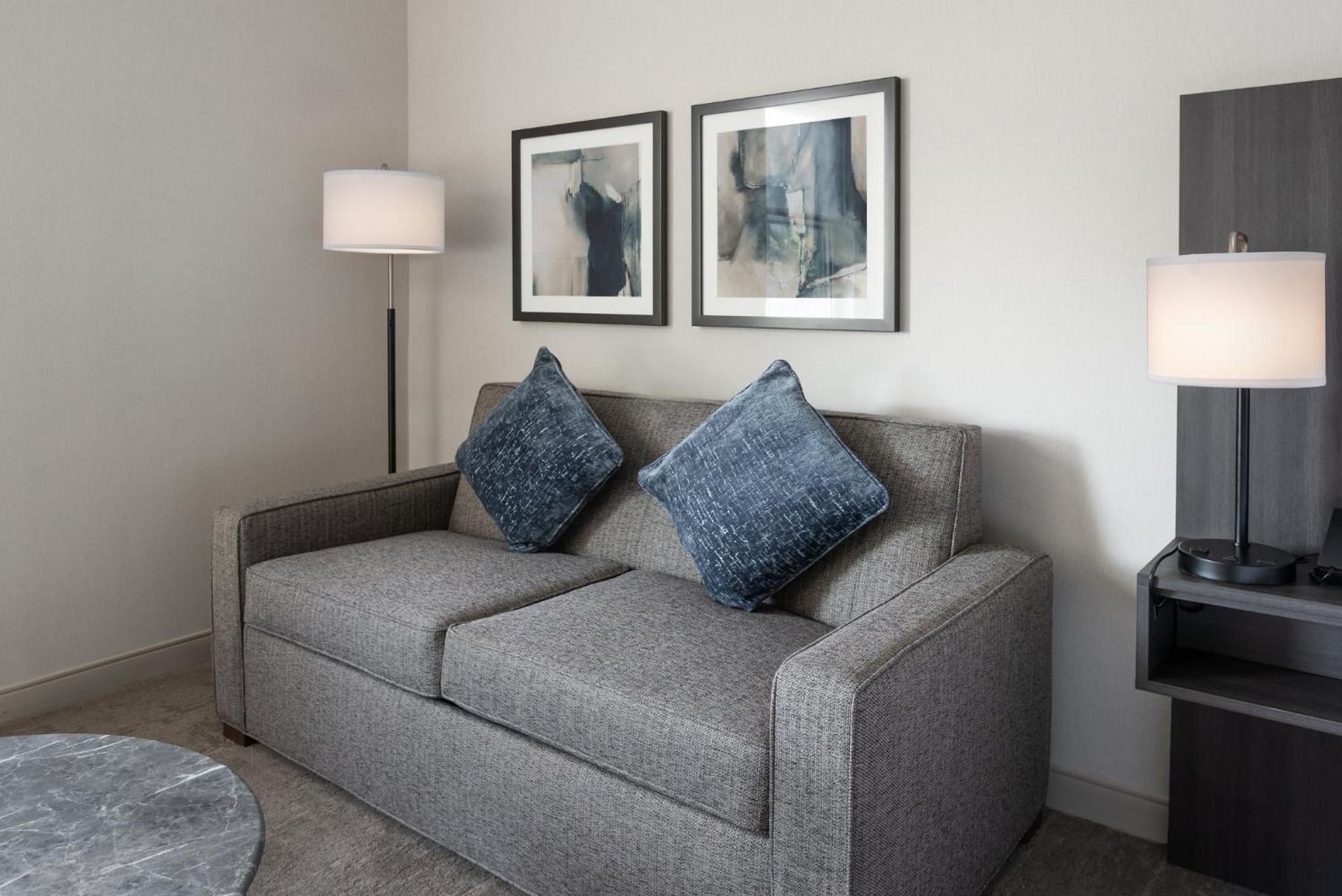 Standard King Room with Sofa Bed - Photo 1