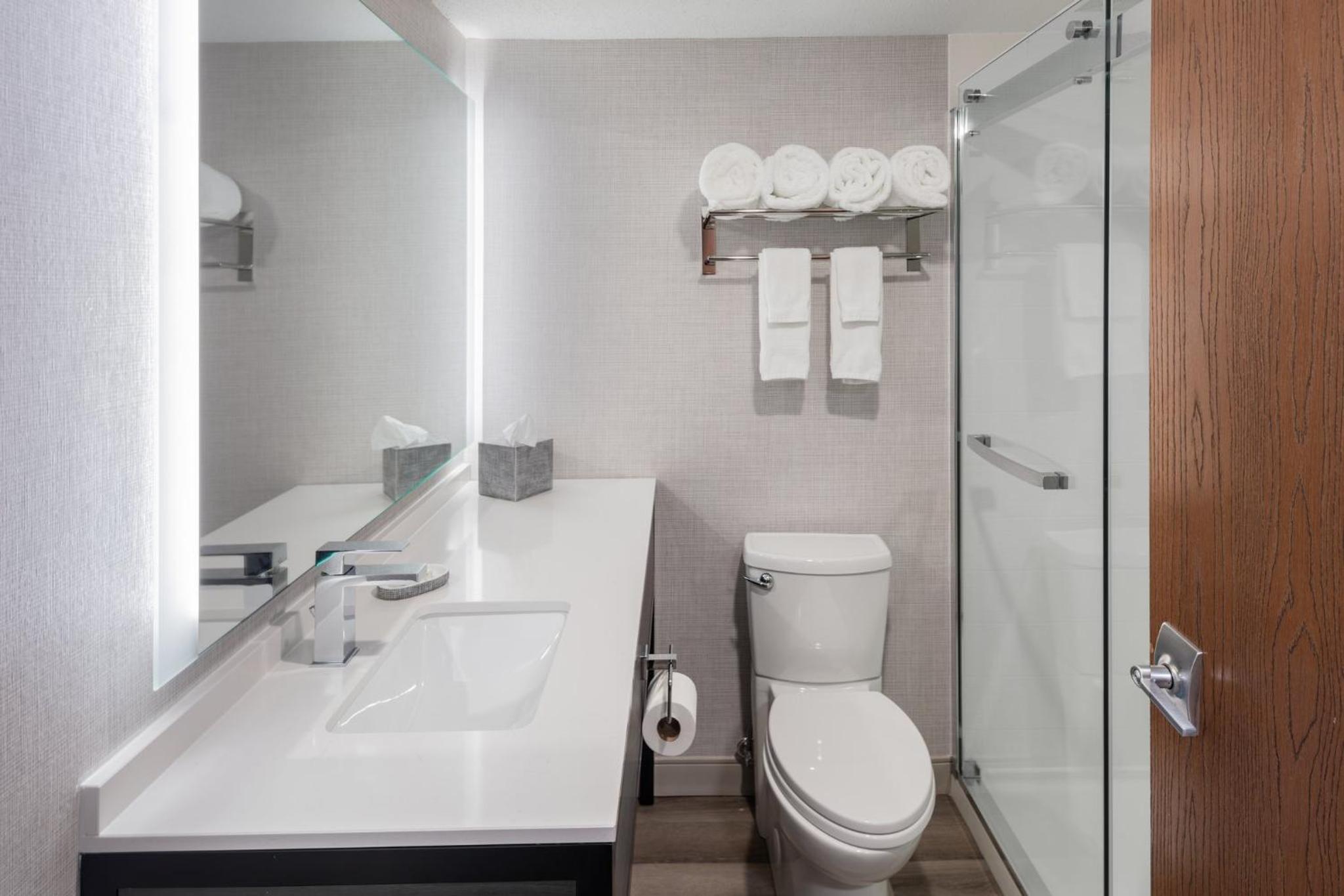 Two-Bedroom Suite with One King Bed and Two Queen Beds - Photo 2