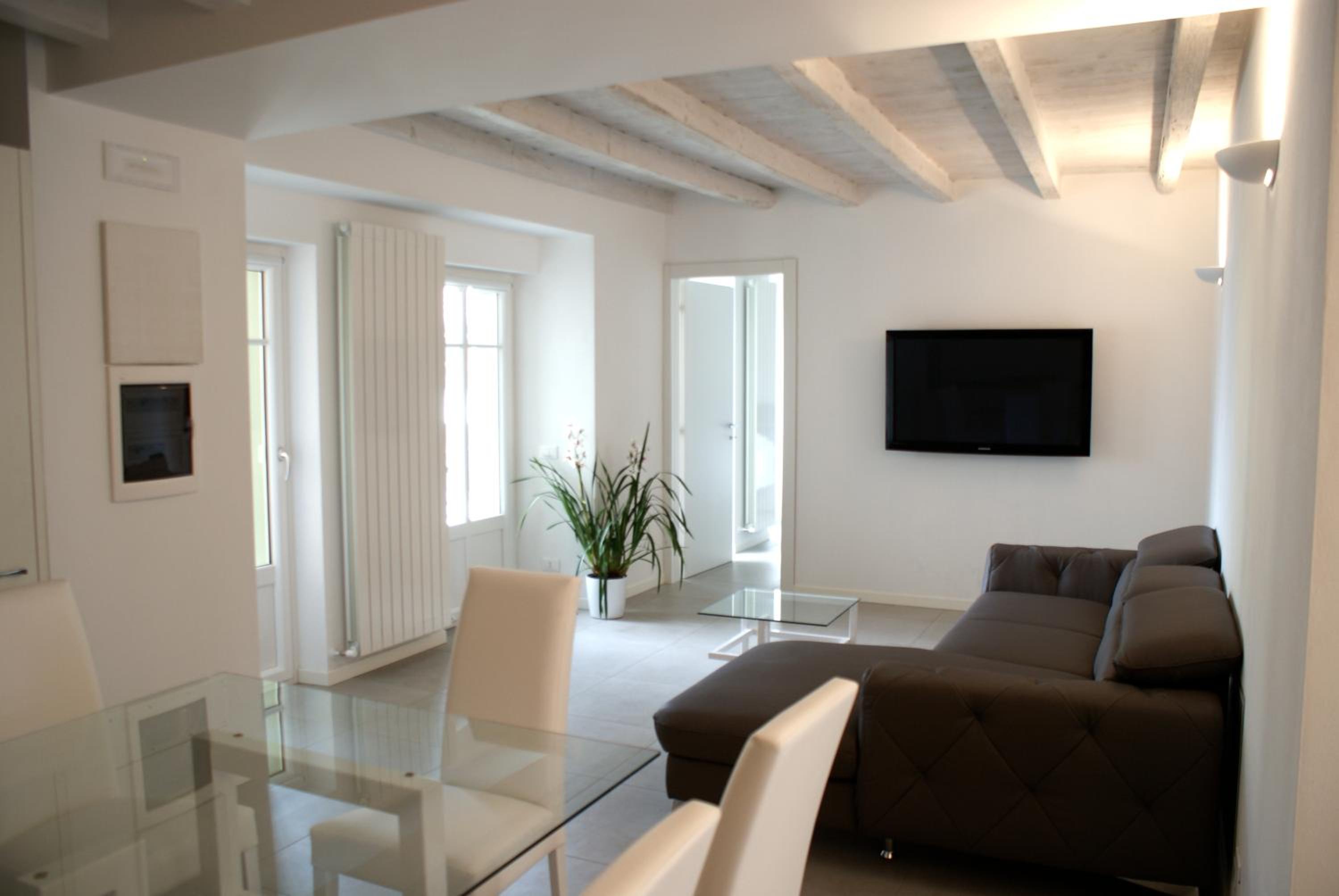Deluxe Apartment with Lake View photo 3
