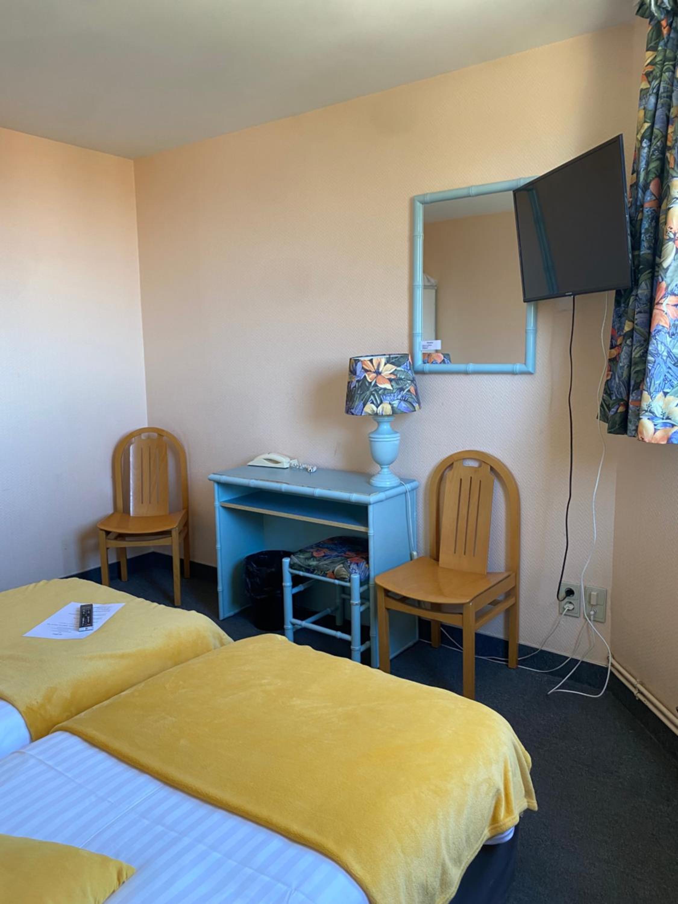 Double or Twin Room with Sea View - Photo 3
