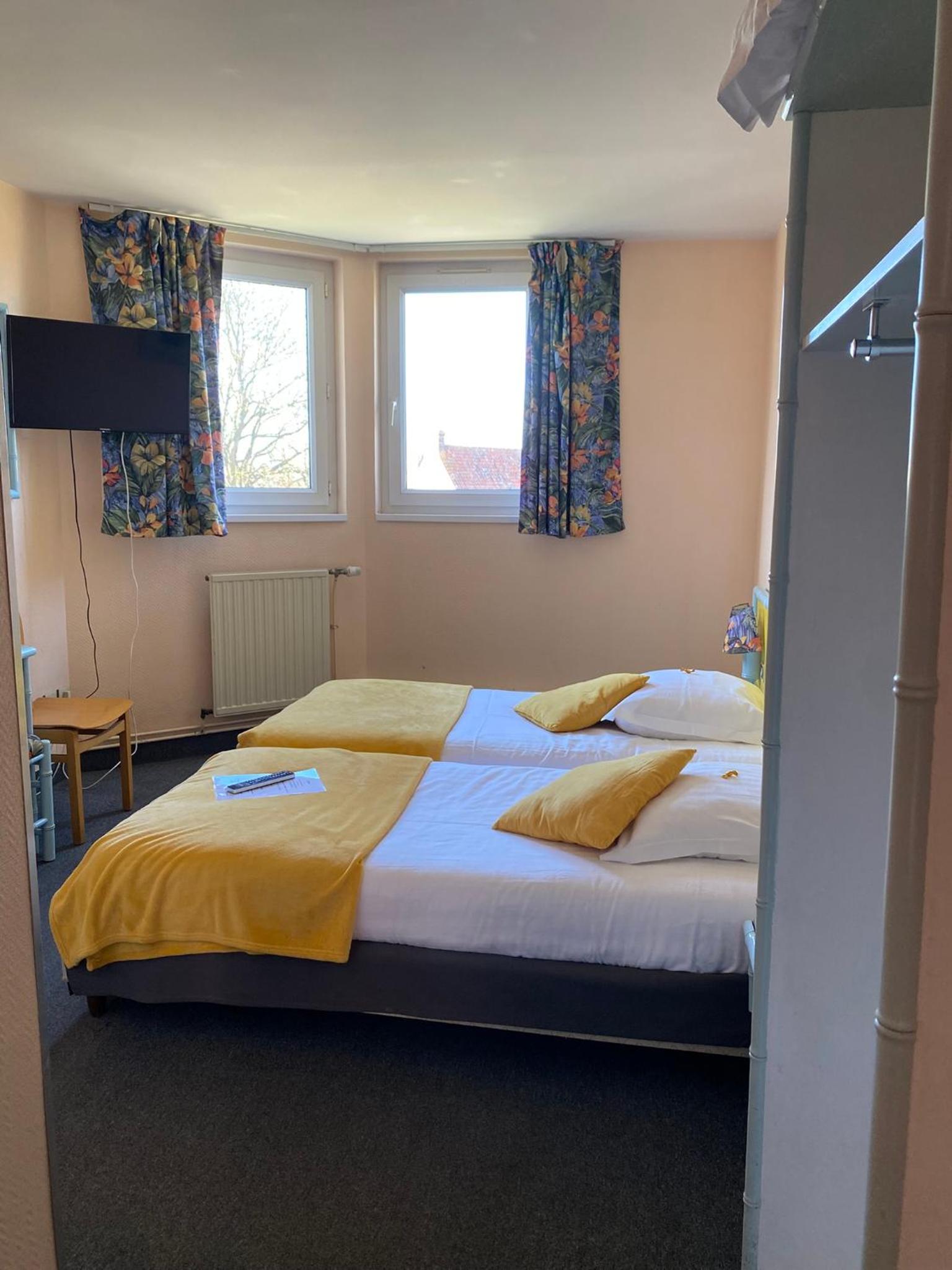 Double or Twin Room with Sea View - Photo 1