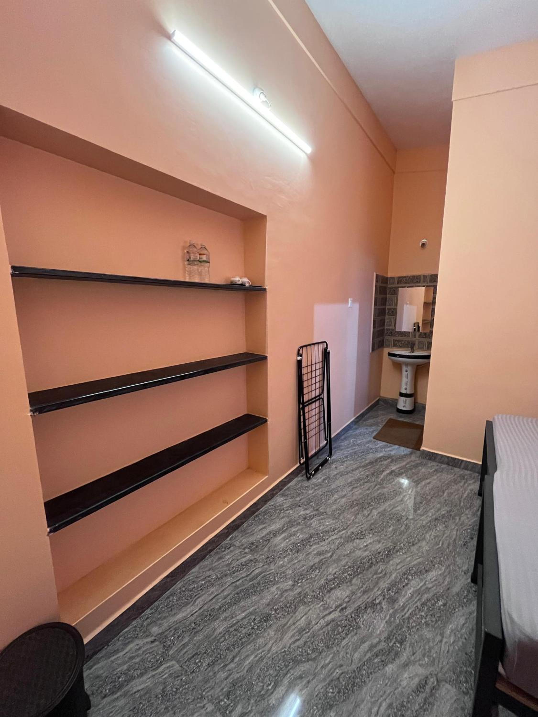 One-Bedroom House photo 1