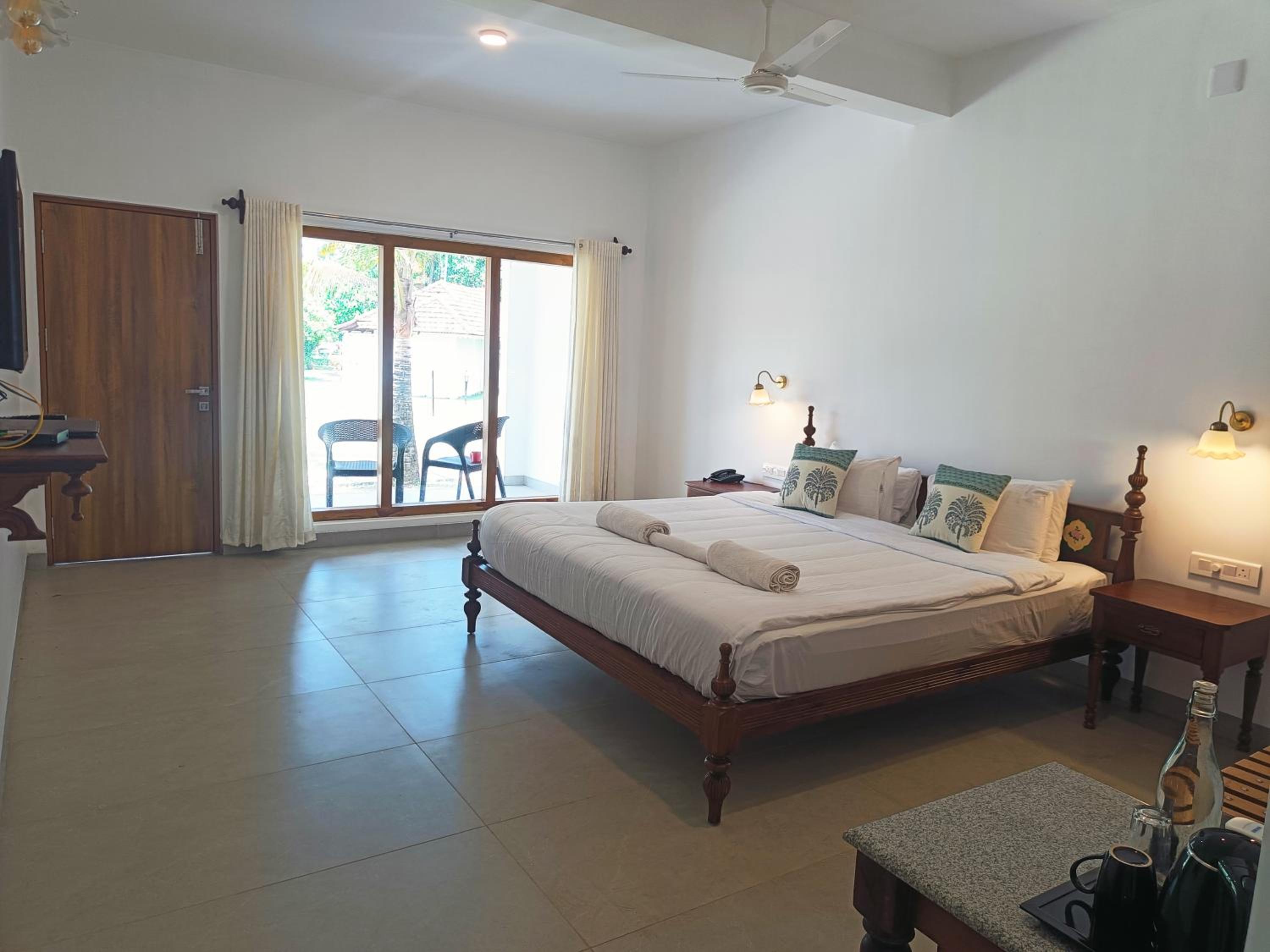 Deluxe Room - Photo 7