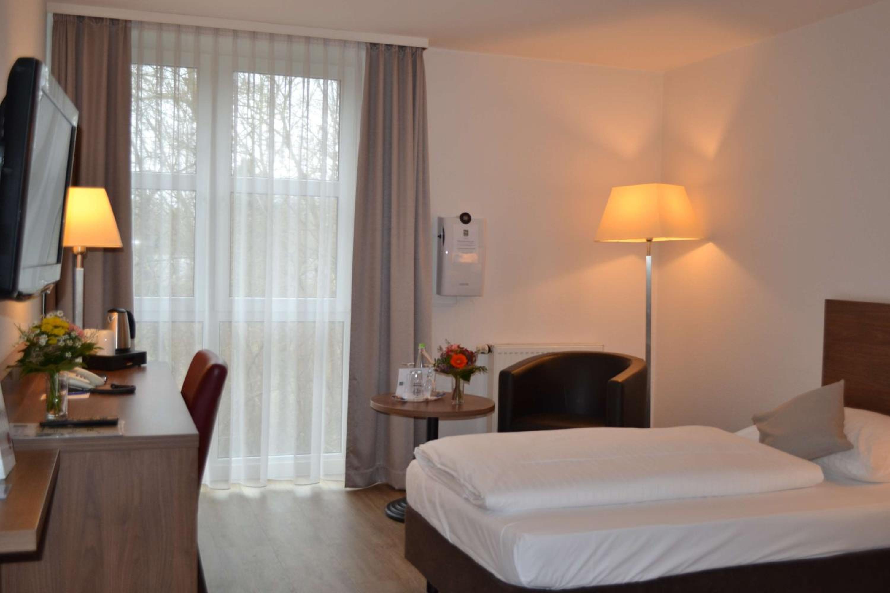 Standard Twin Room - Photo 1