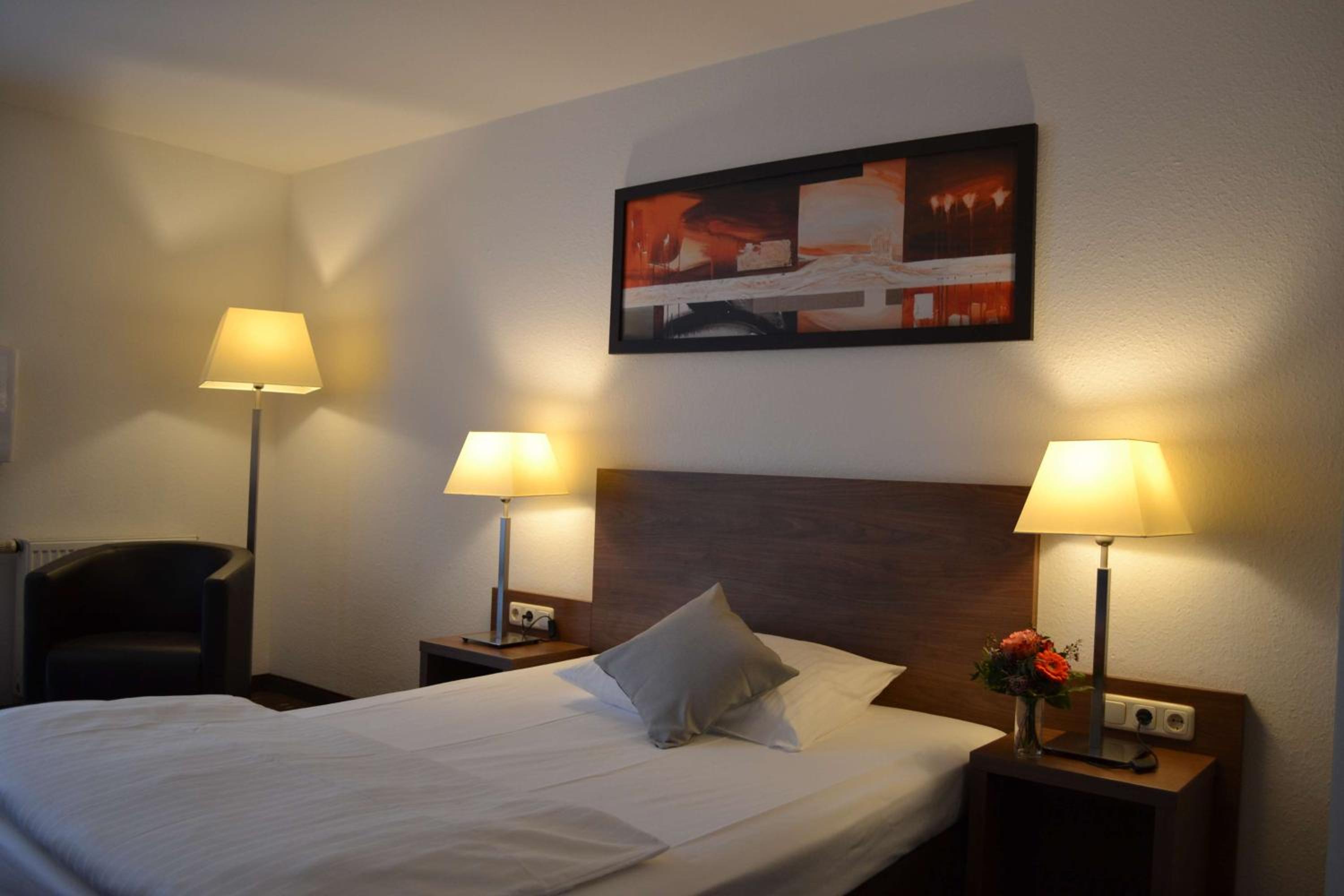 Standard Twin Room - Photo 3