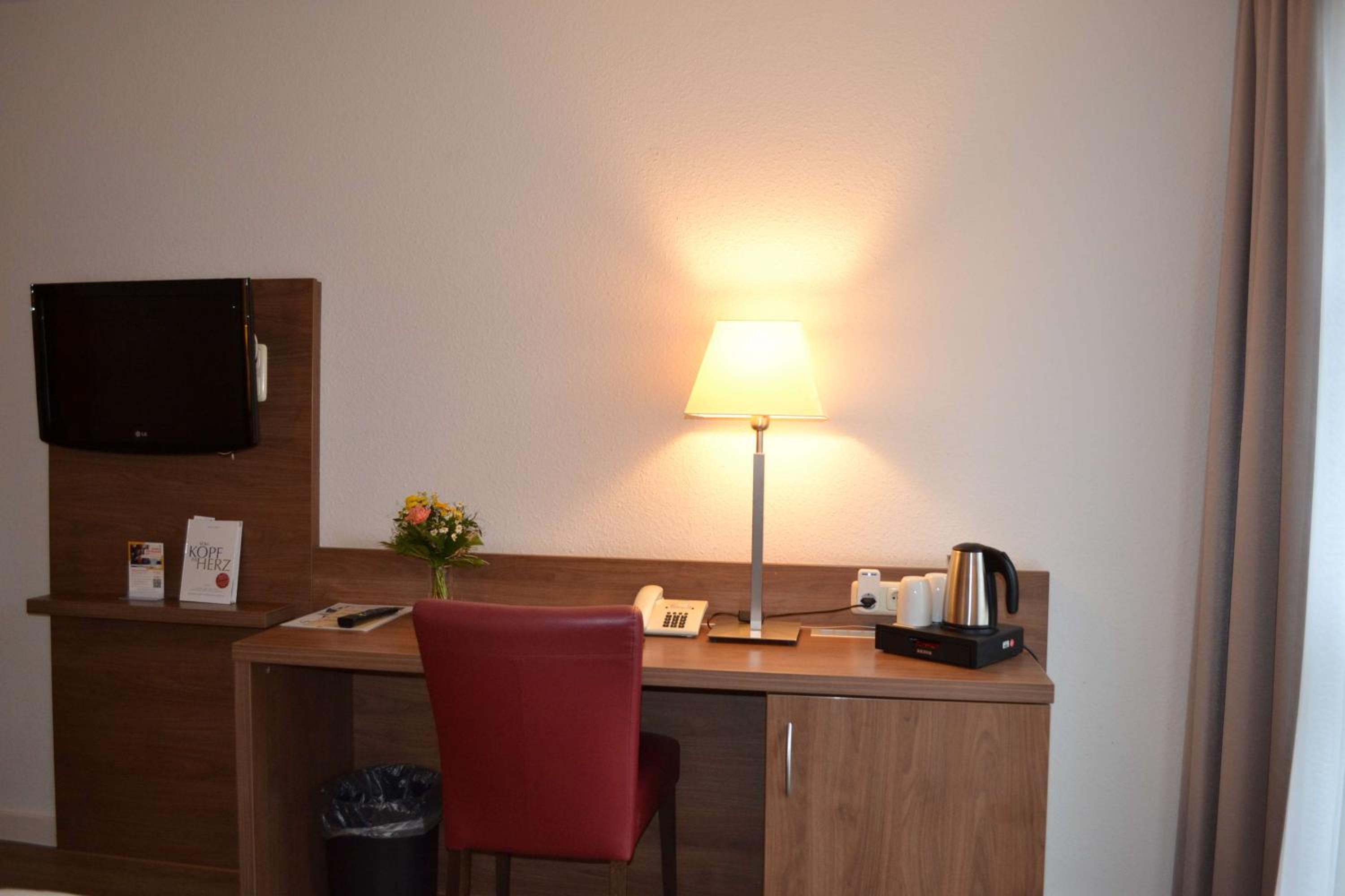Standard Twin Room - Photo 4