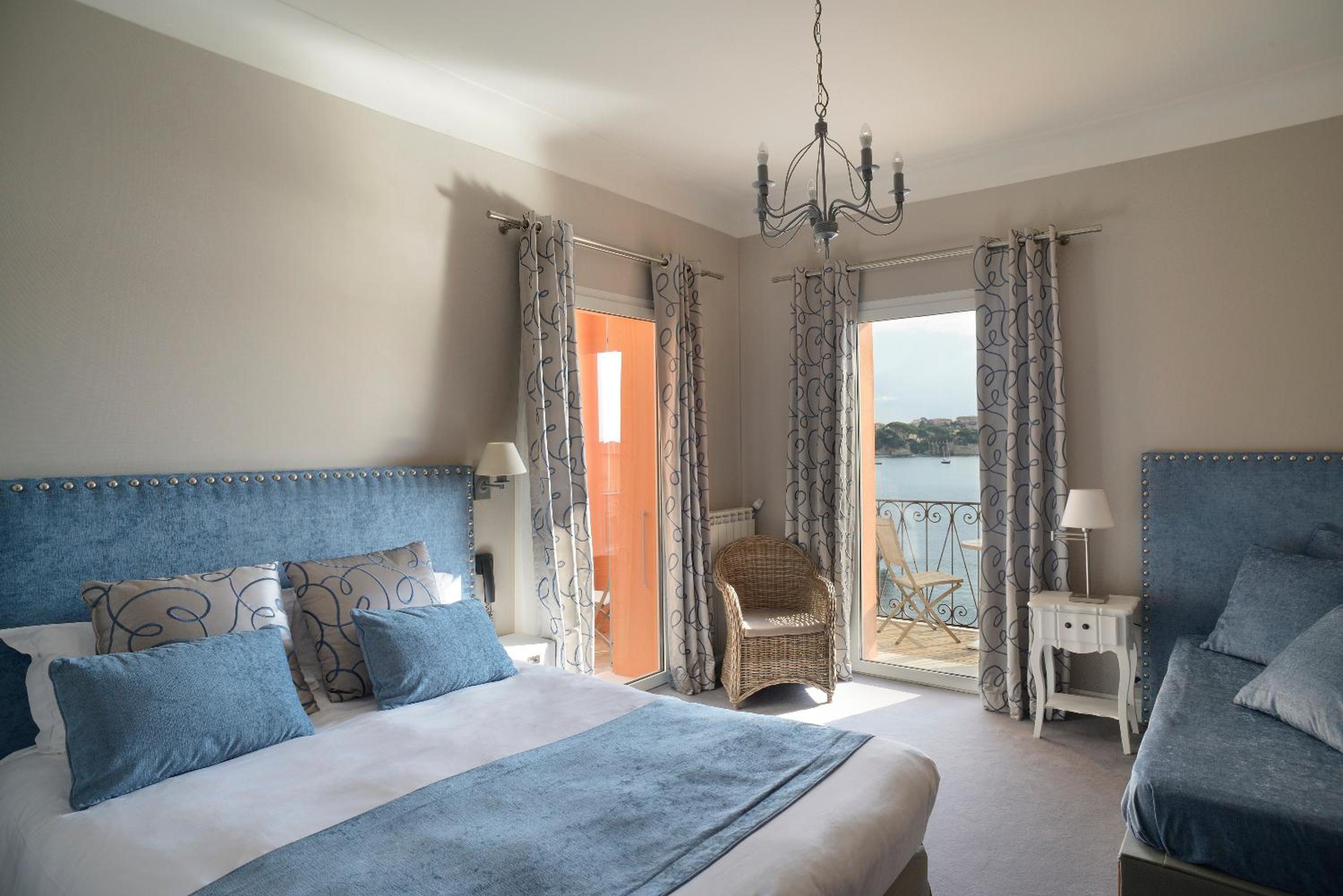 Superior Double Room with Balcony and front Sea View