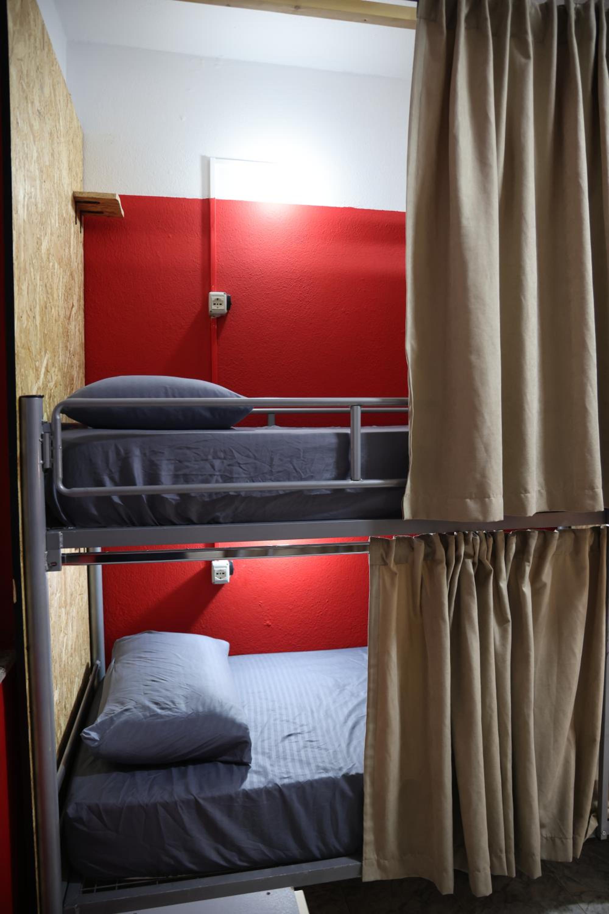 Bed in 6-Bed Female Dormitory Room photo 3