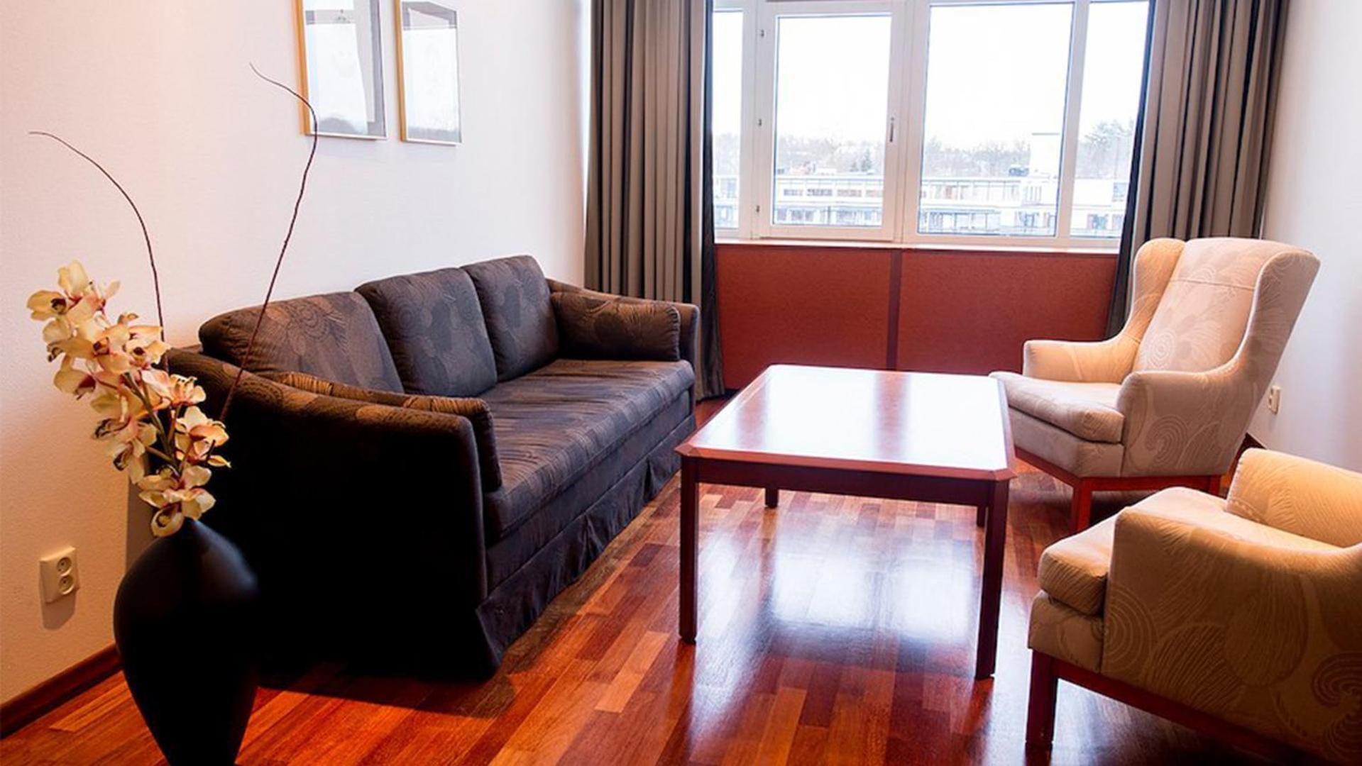 Family Room (2 Adults + 2 Children) - Photo 5