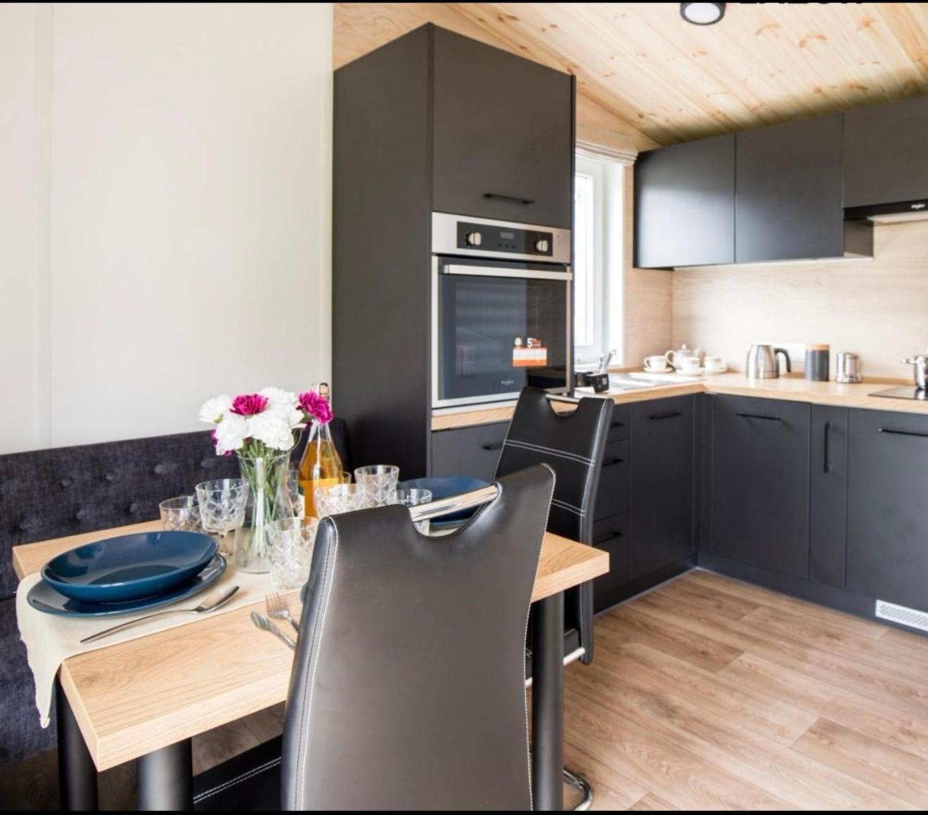 Two-Bedroom Apartment - Photo 3