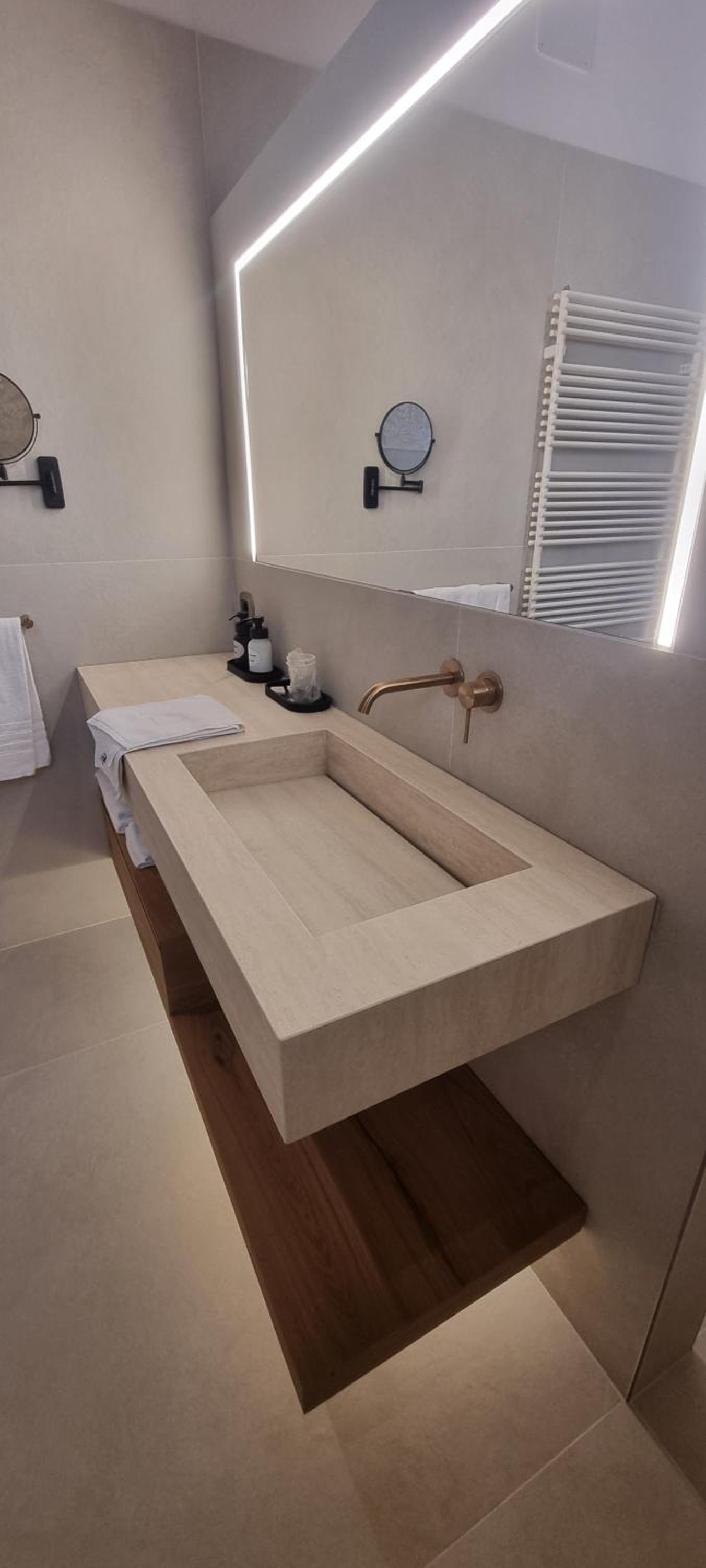 Deluxe King Room photo 3