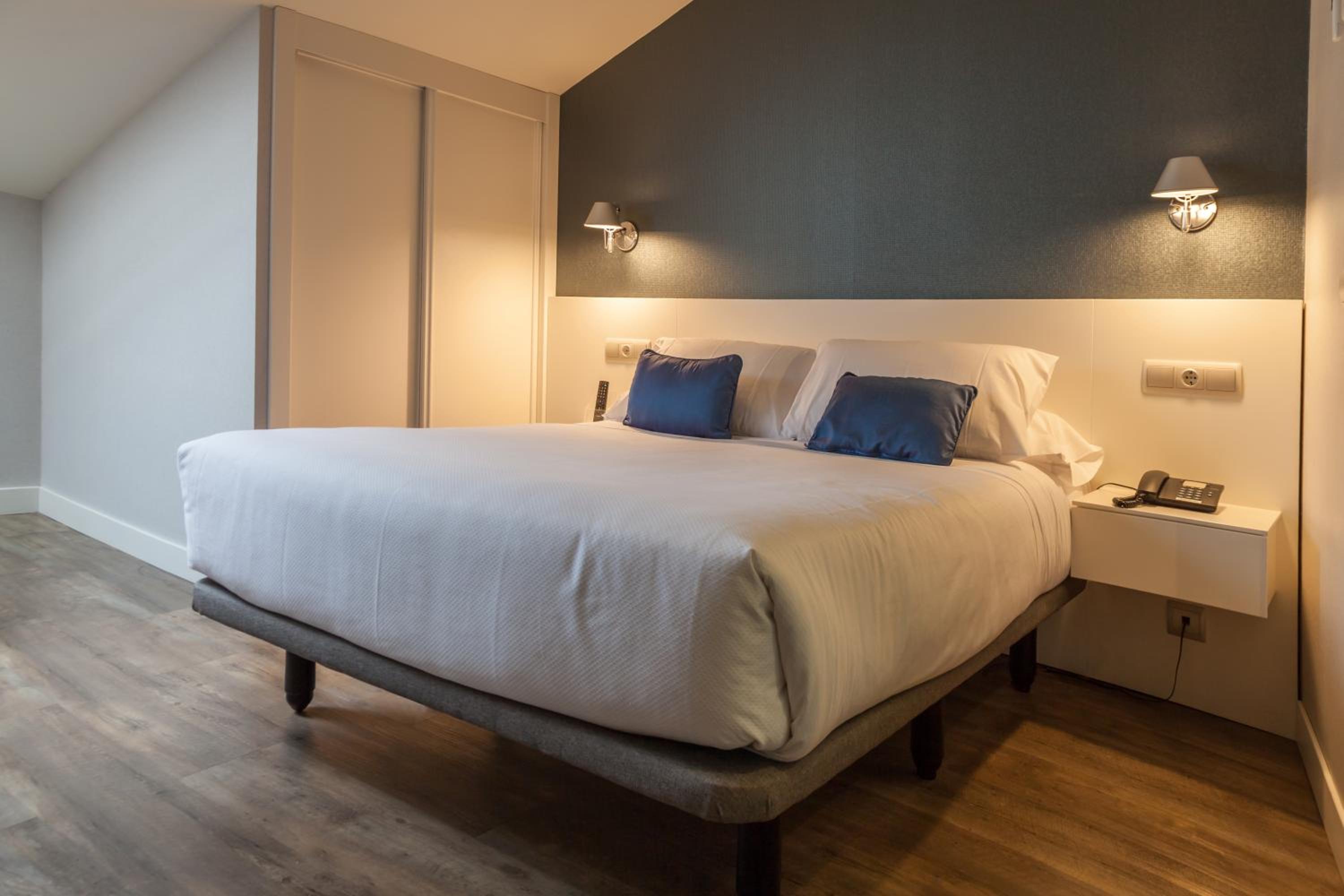 Queen Room - Photo 16