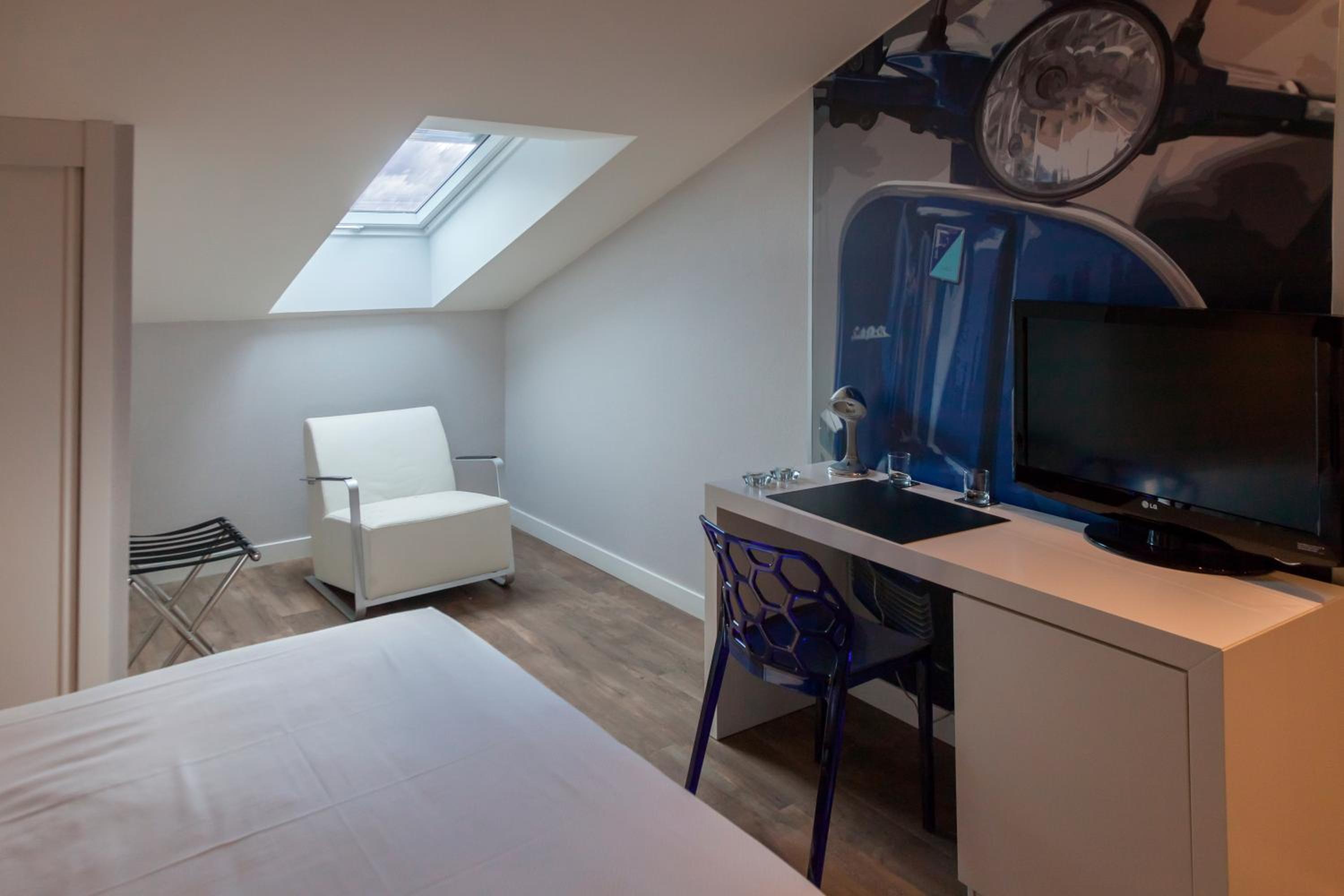 Queen Room - Photo 18