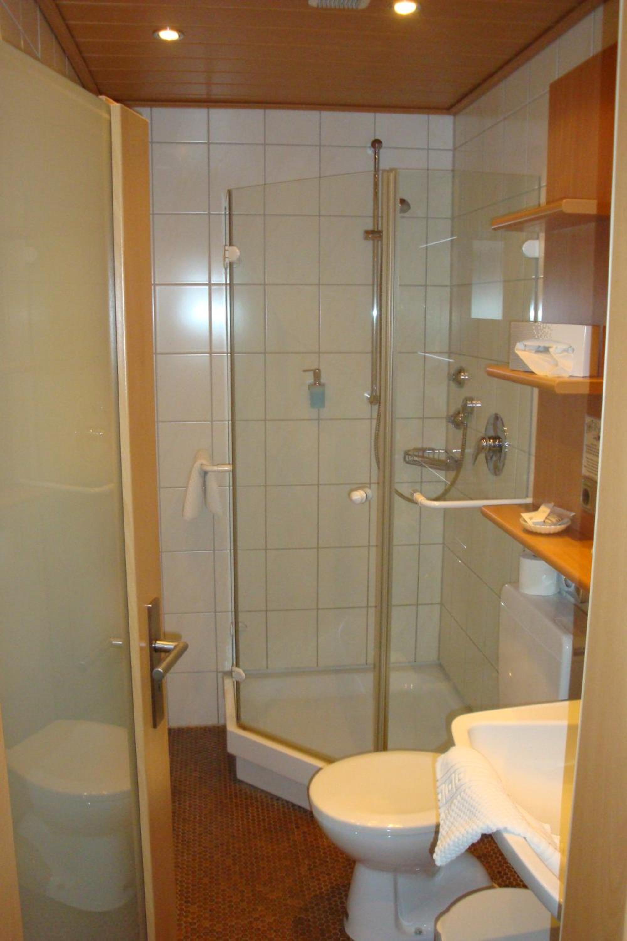 Budget Double Room photo 3