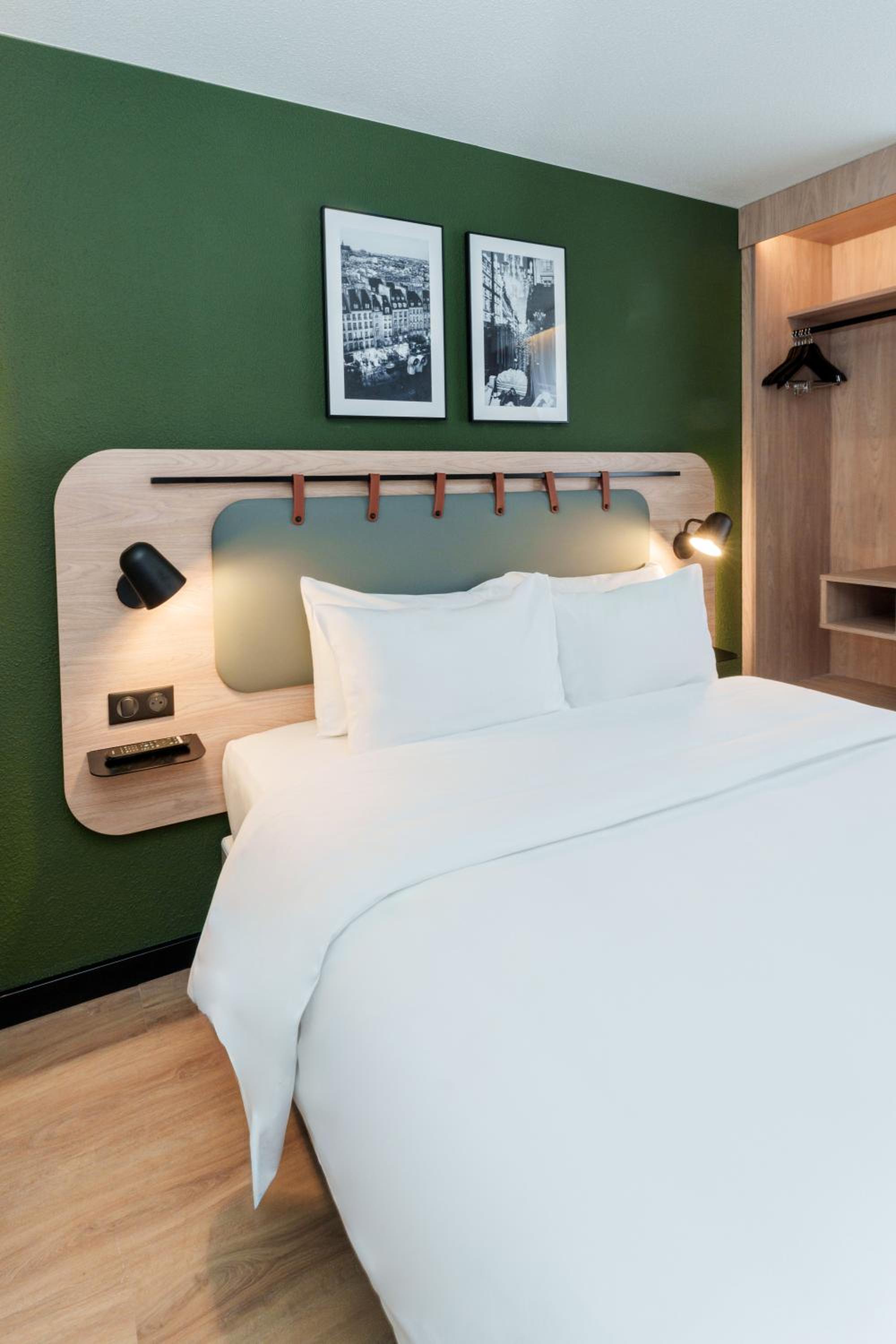 Superior Room - 1 King Bed - Photo 5