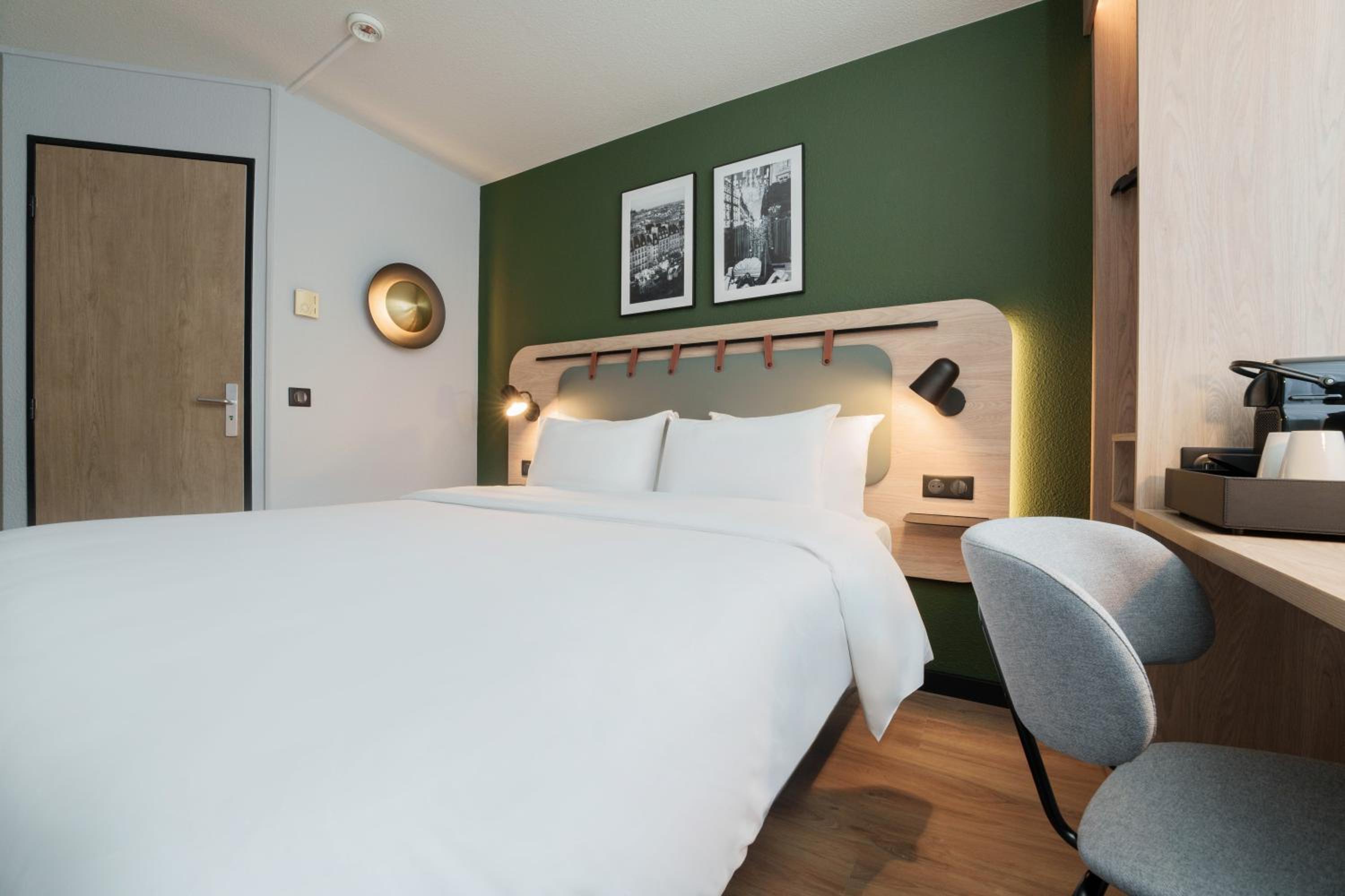 Superior Room - 1 King Bed - Photo 6