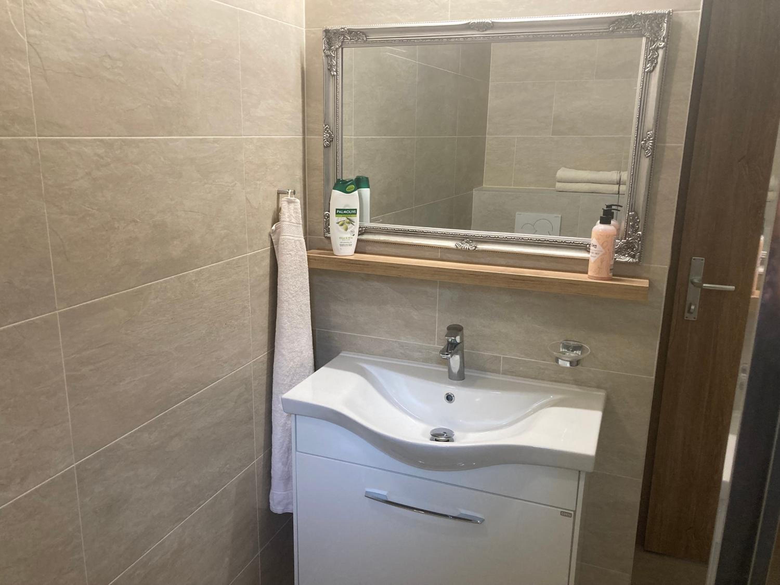 Suite Apartment - Photo 2