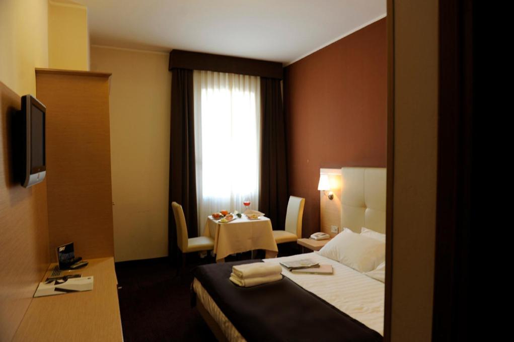 Superior Double or Twin Room - Photo 5