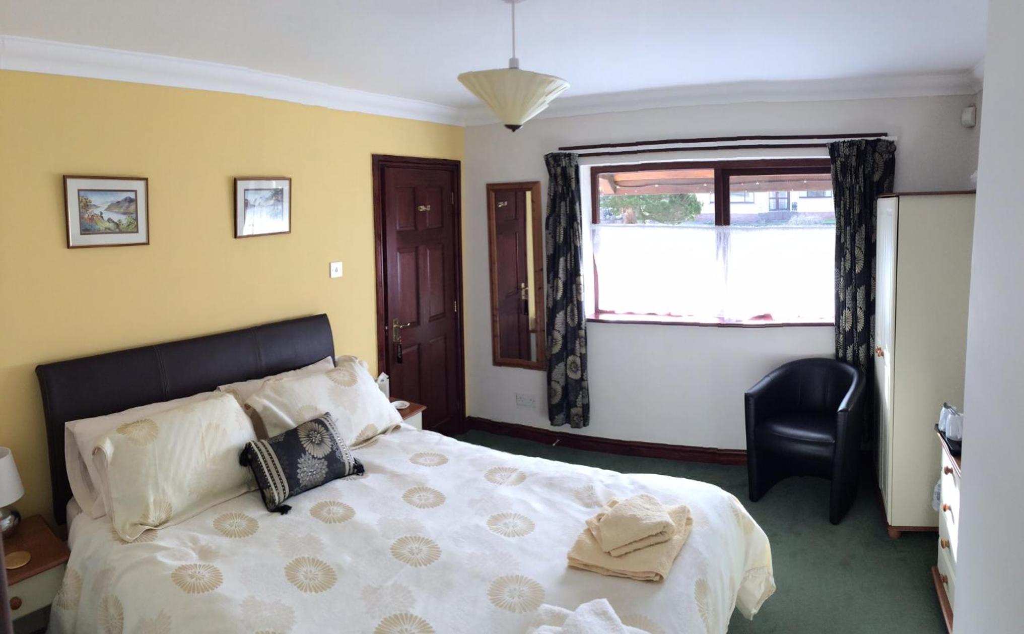 Deluxe Double Room with Shower - Photo 3