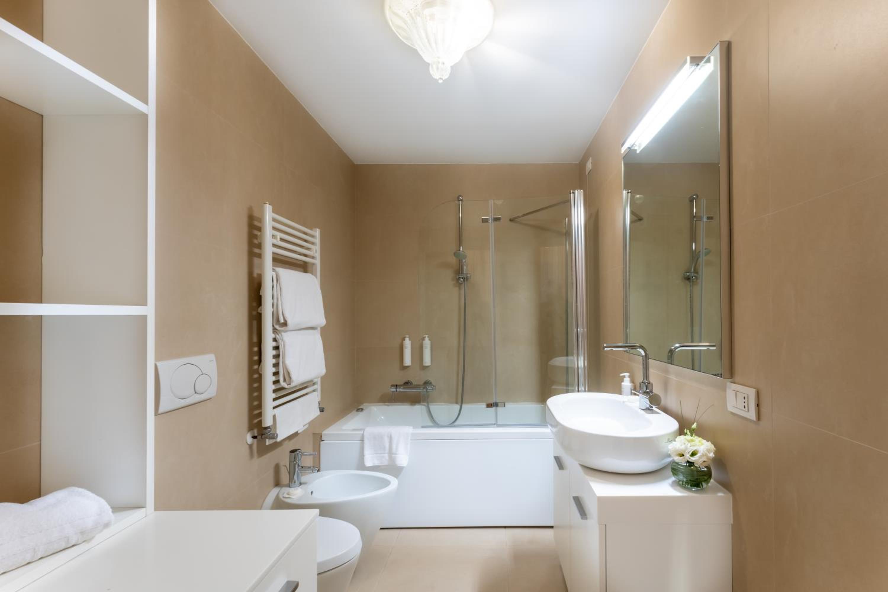Luxury Two-Bedroom Design Apartment photo 3