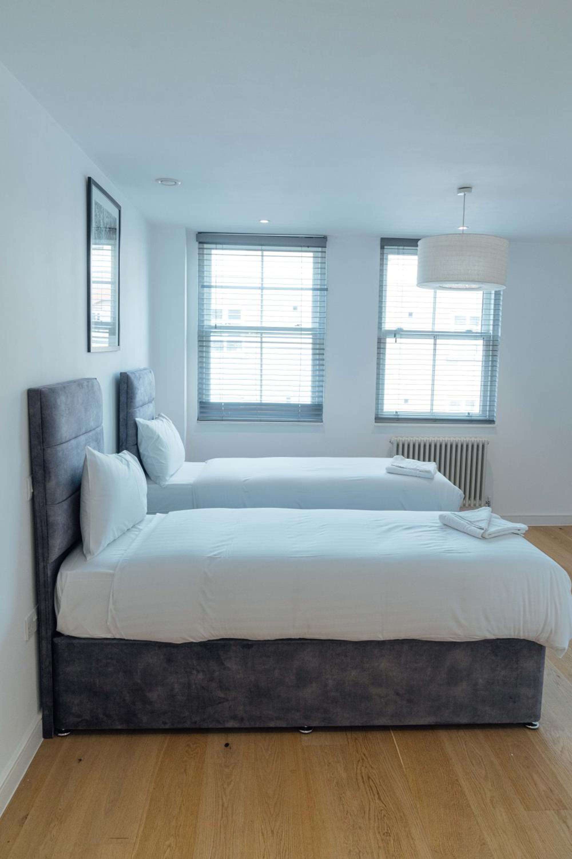 Three-Bedroom Apartment with Balcony photo 2