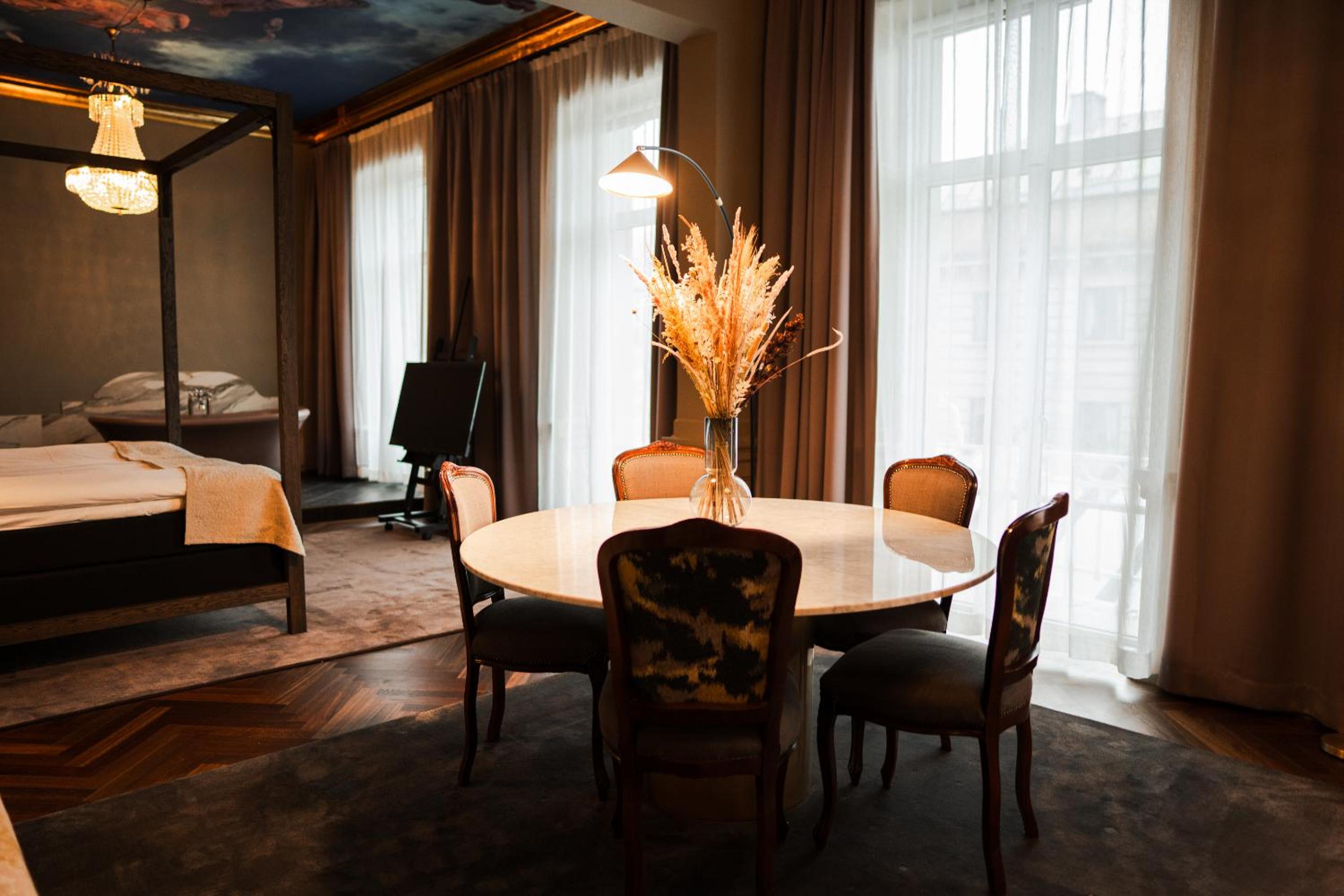 Rosen Suite - Photo 1